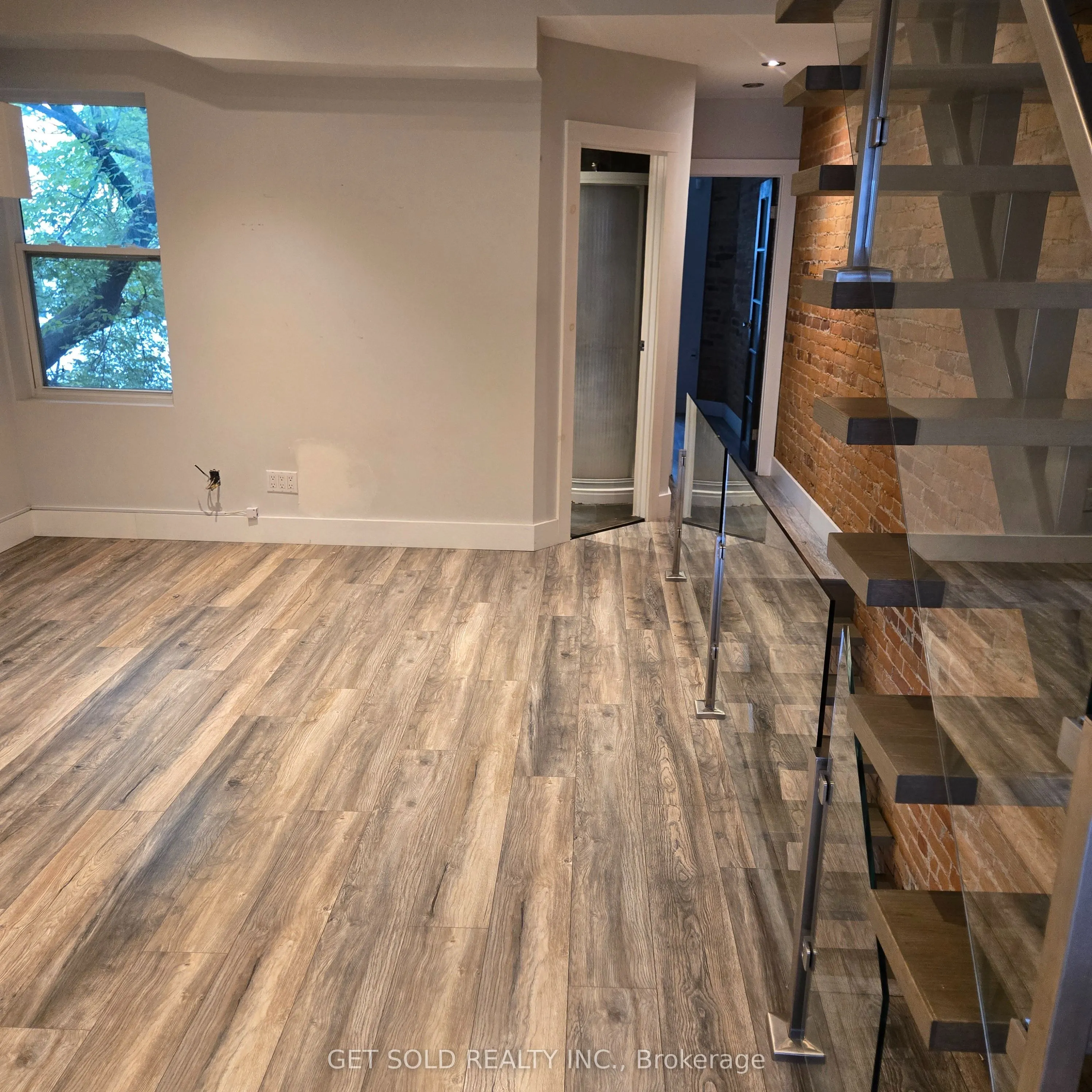 348 Dupont Street