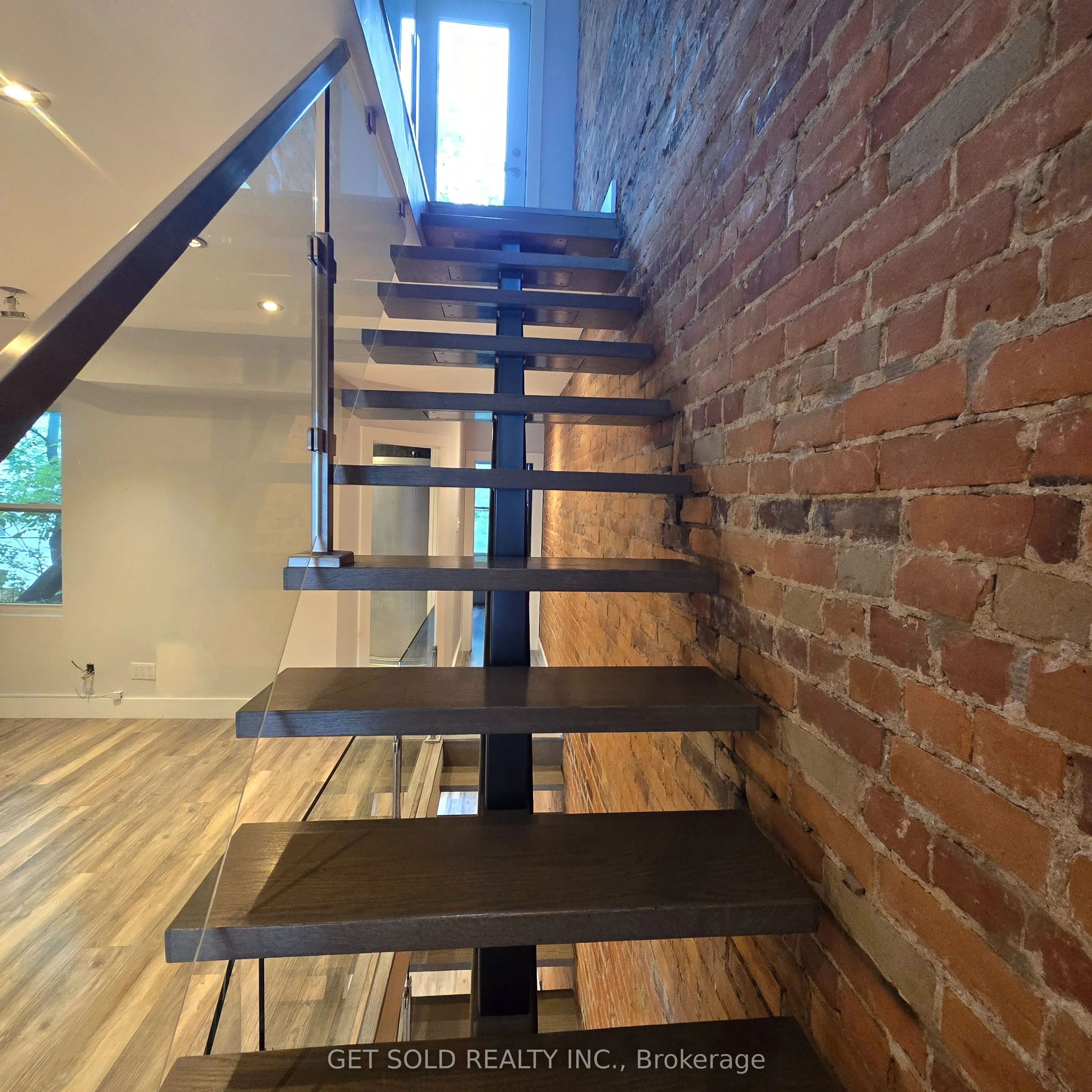 348 Dupont Street