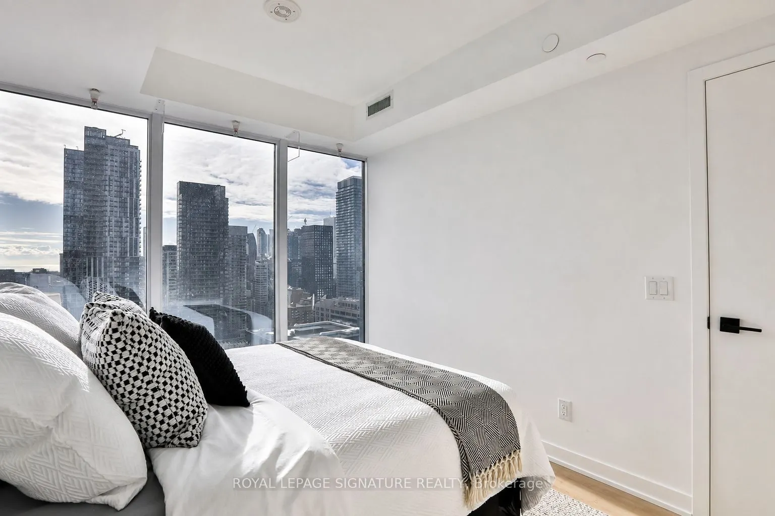 319 Jarvis Street #2916