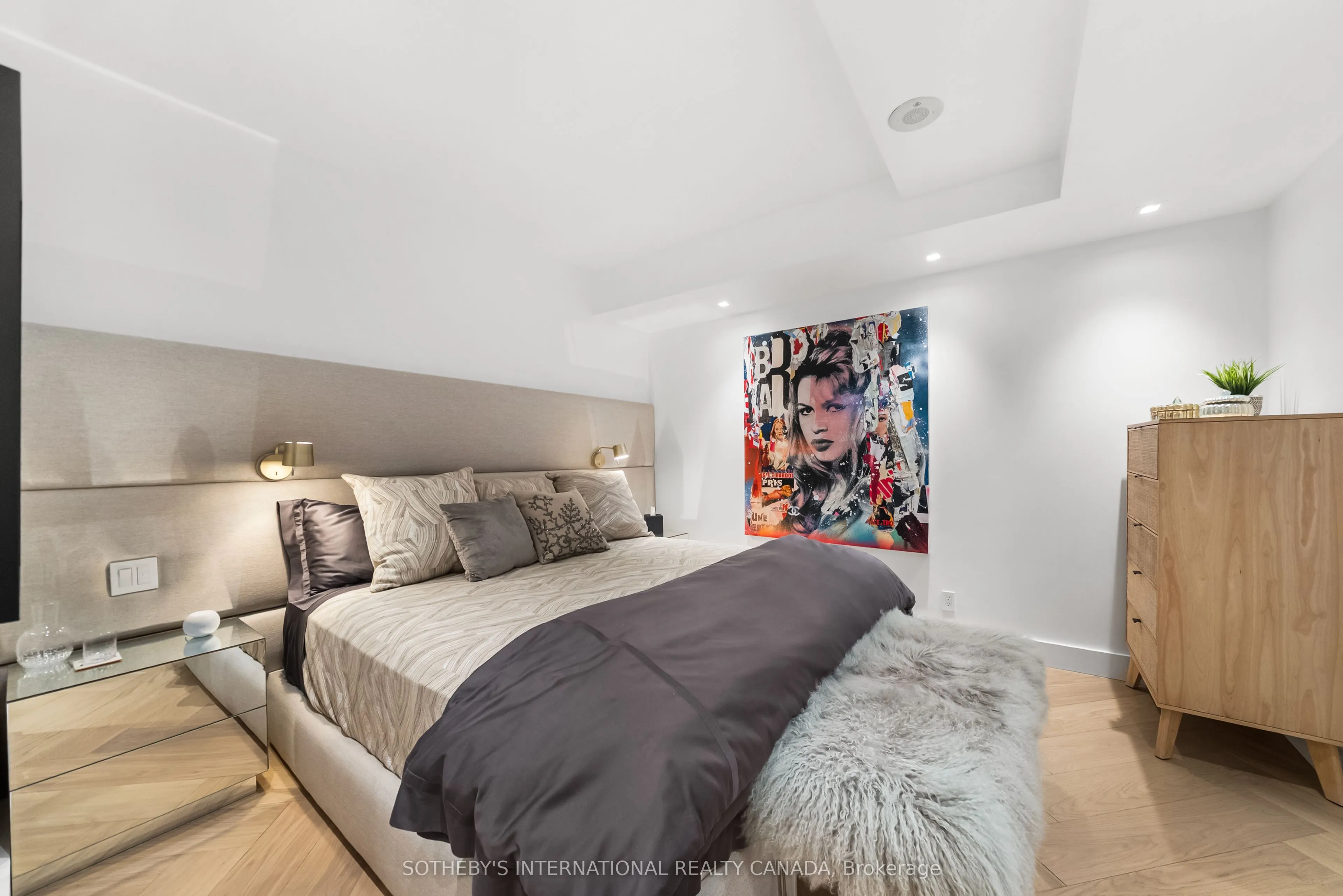 20 Scrivener Square #716