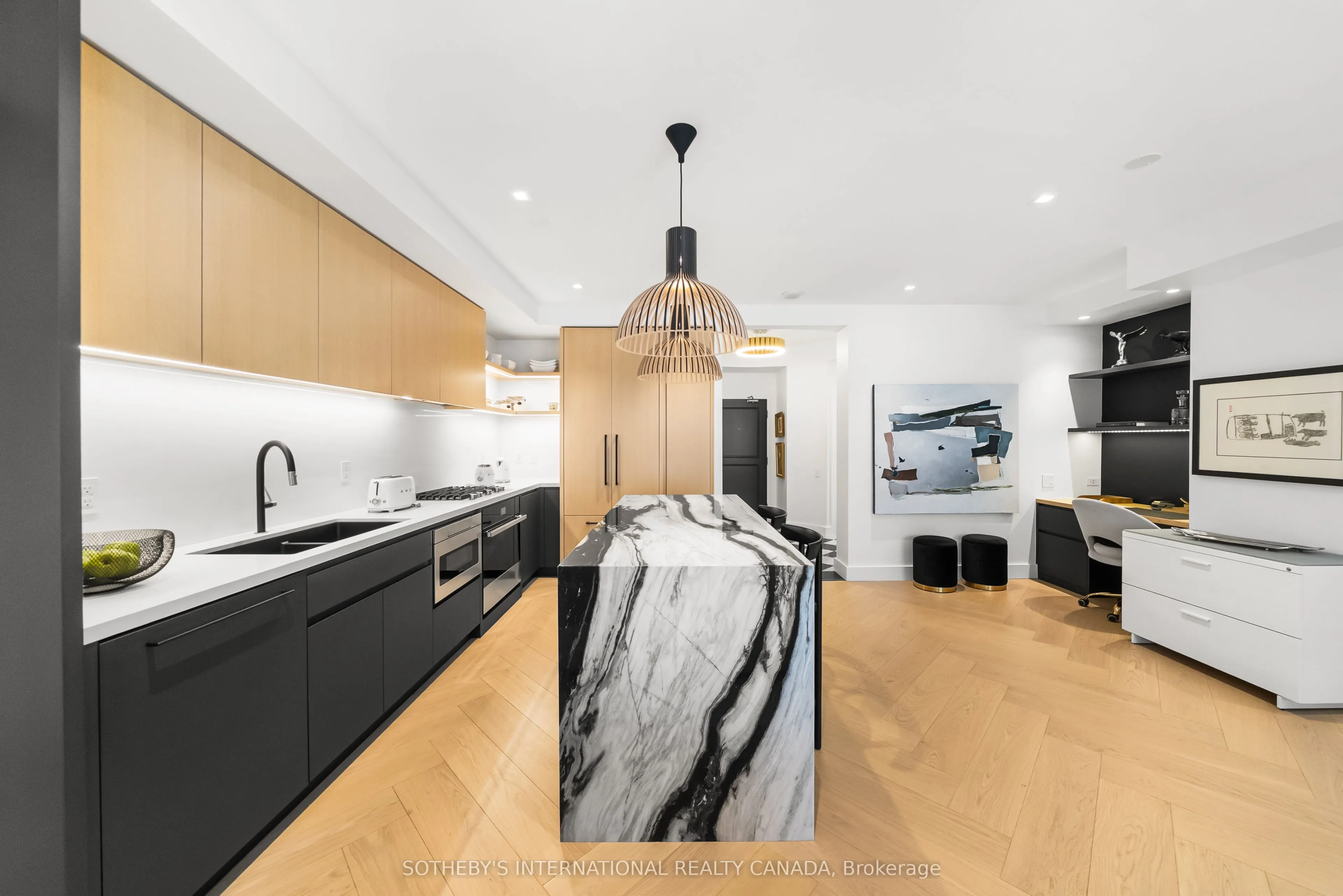 20 Scrivener Square #716