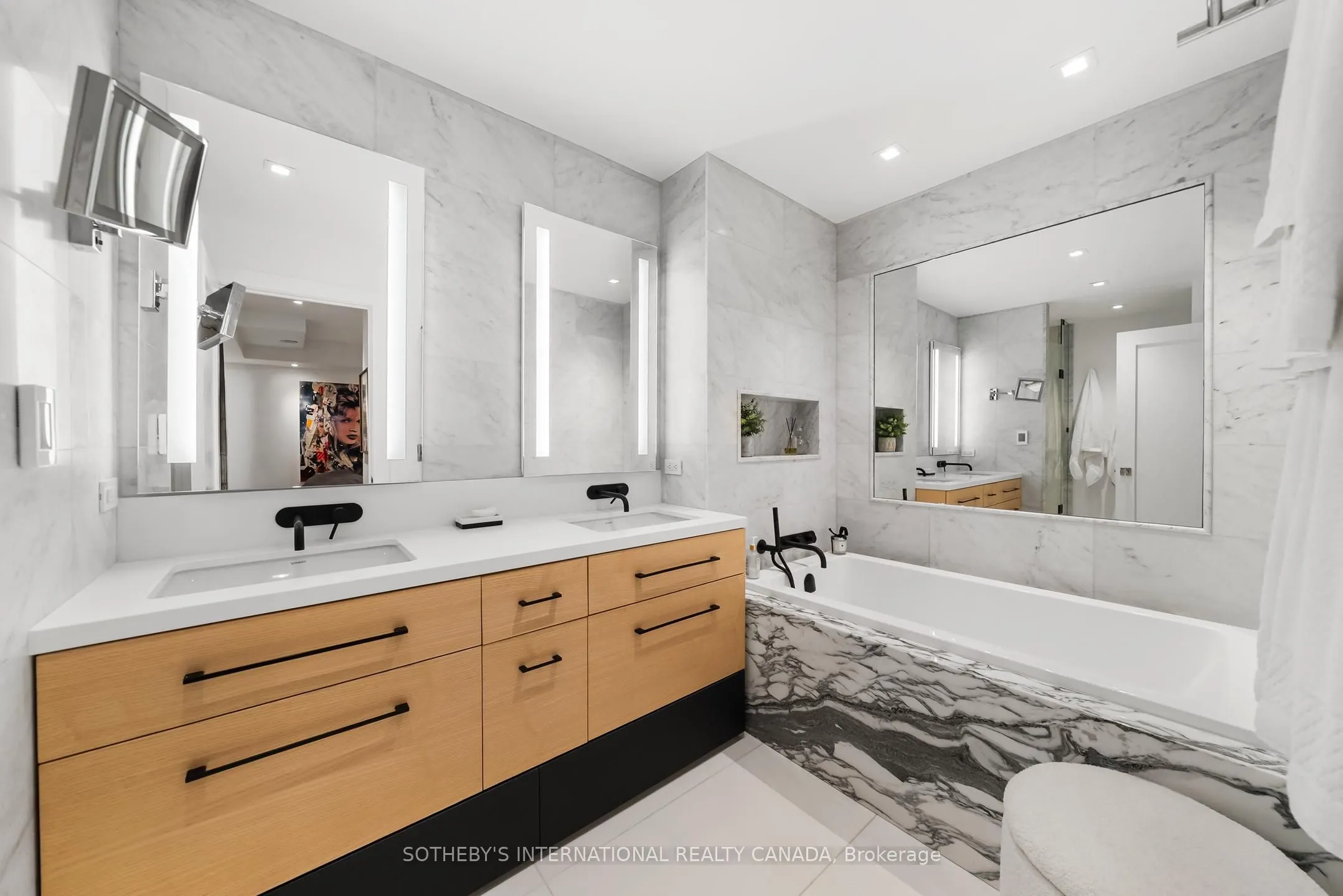 20 Scrivener Square #716