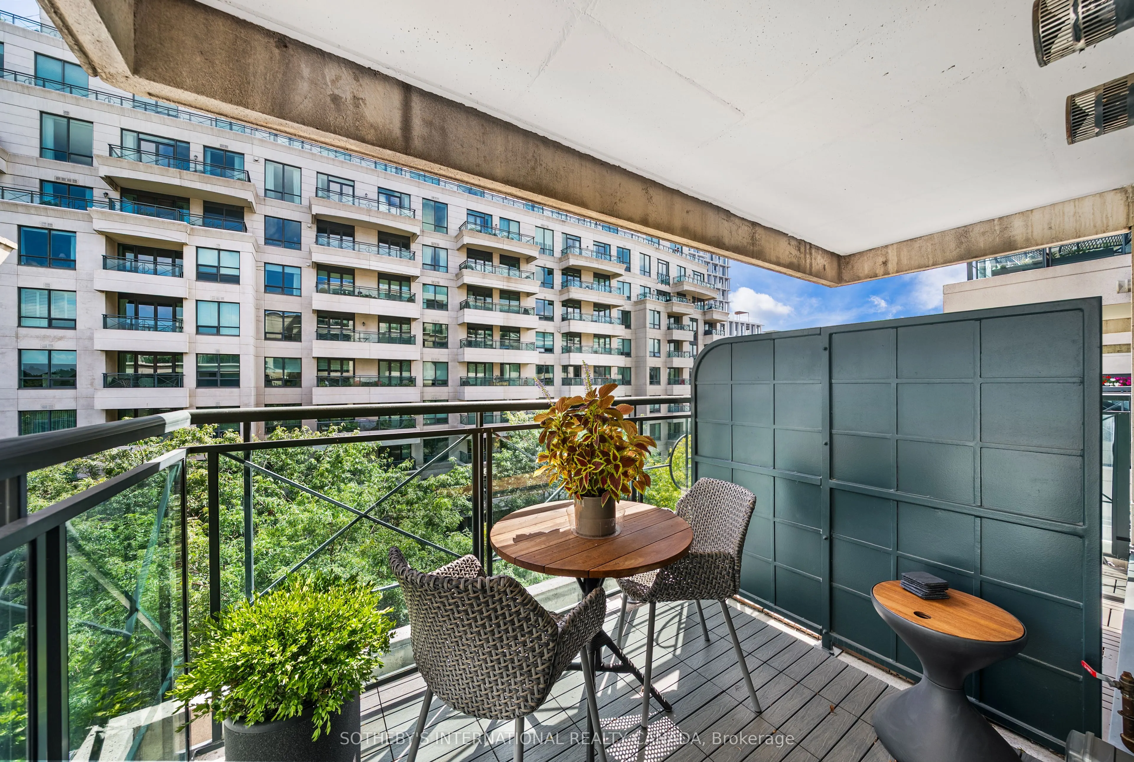 20 Scrivener Square #716