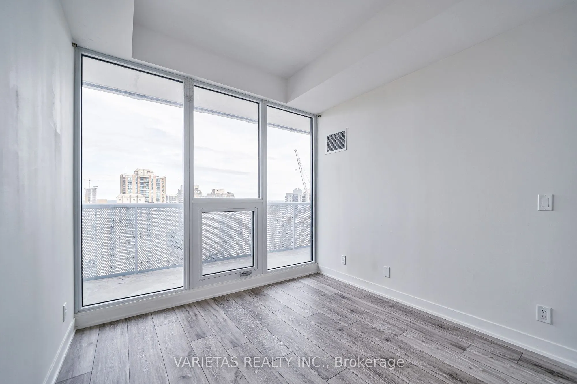 15 Holmes Avenue #1906
