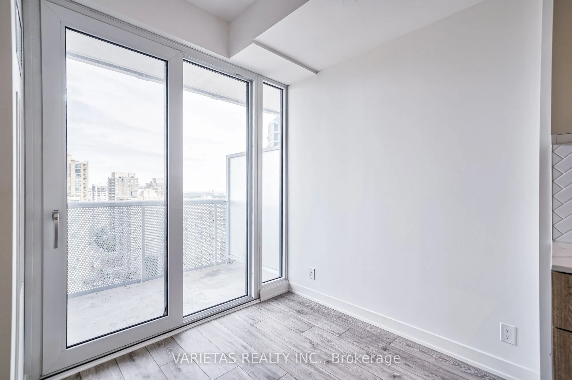 15 Holmes Avenue #1906