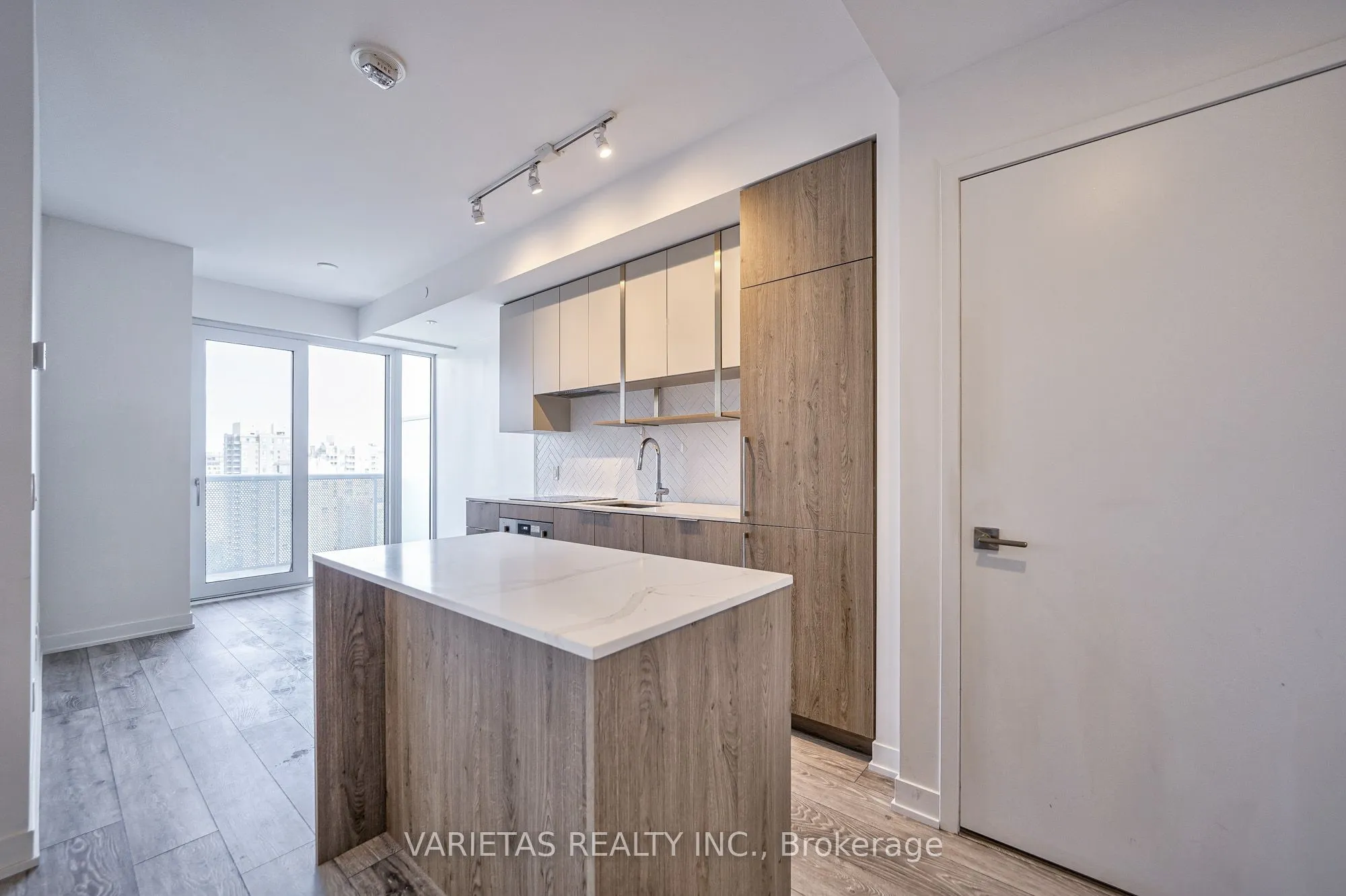 15 Holmes Avenue #1906