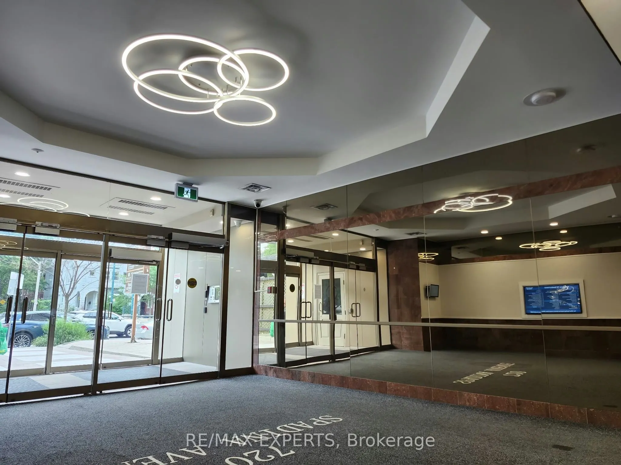 720 Spadina Avenue #406