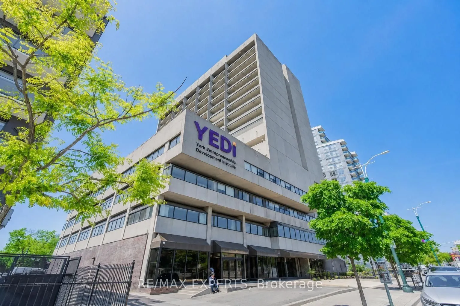 720 Spadina Avenue #406