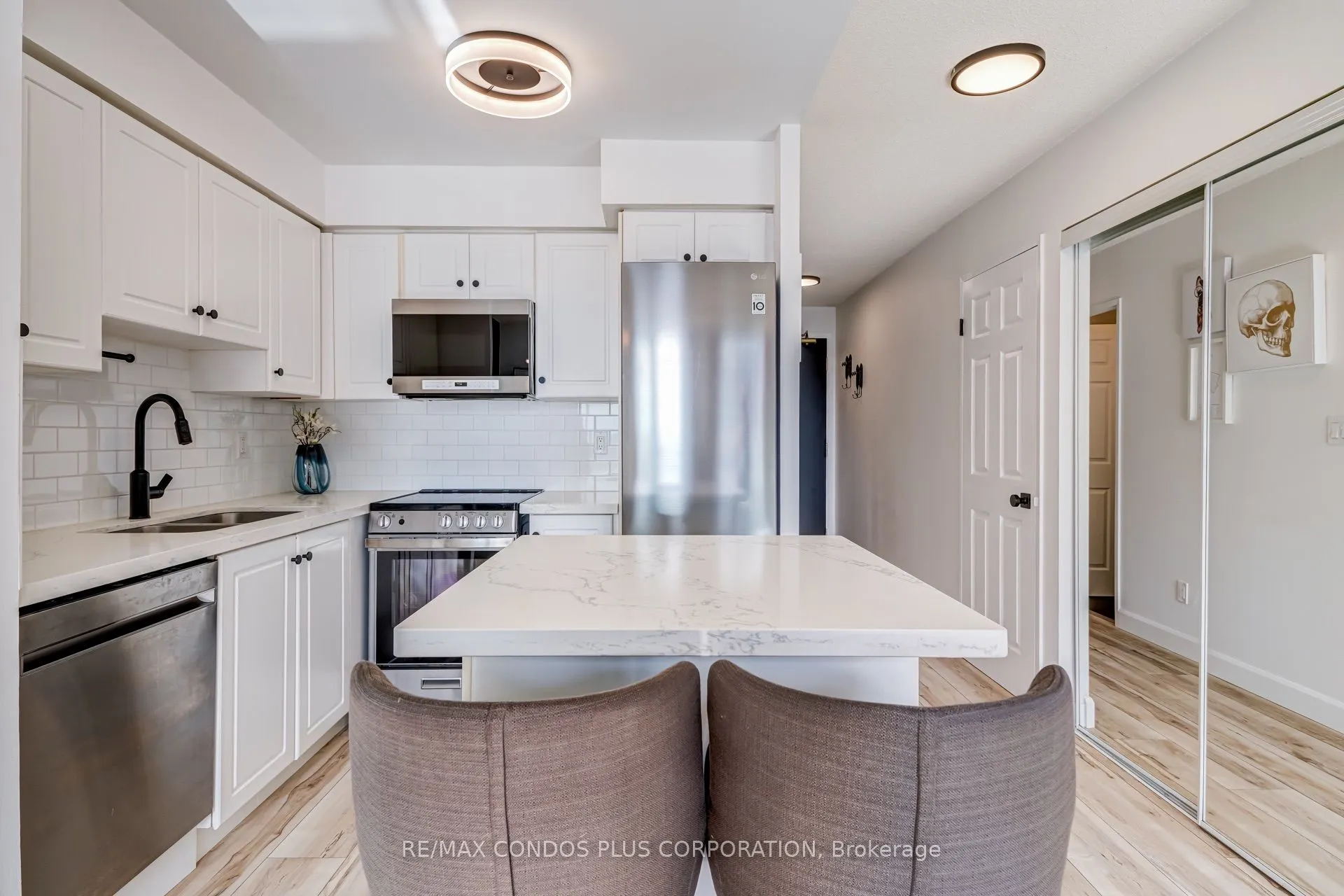 43 Eglinton Avenue E #1901