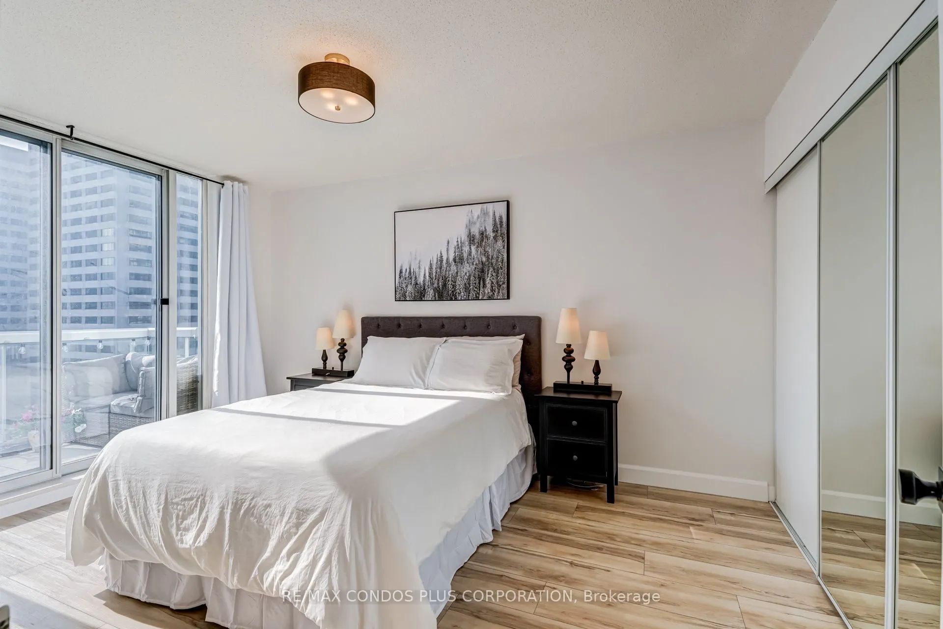 43 Eglinton Avenue E #1901