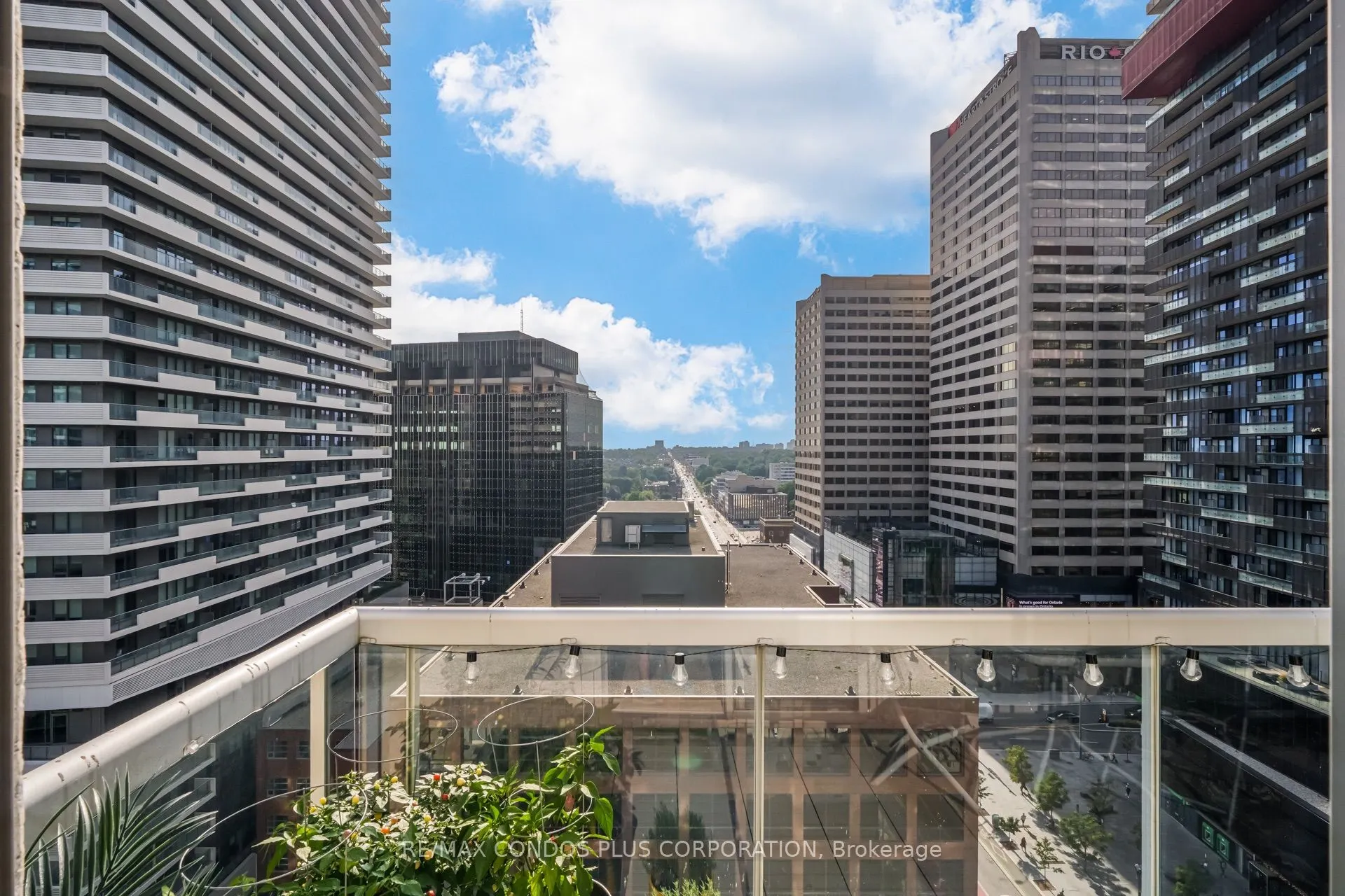 43 Eglinton Avenue E #1901