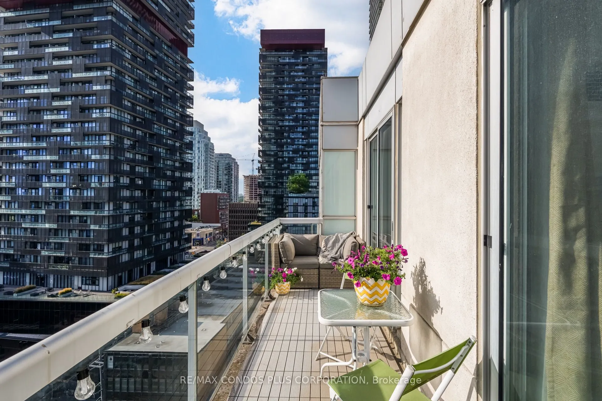 43 Eglinton Avenue E #1901