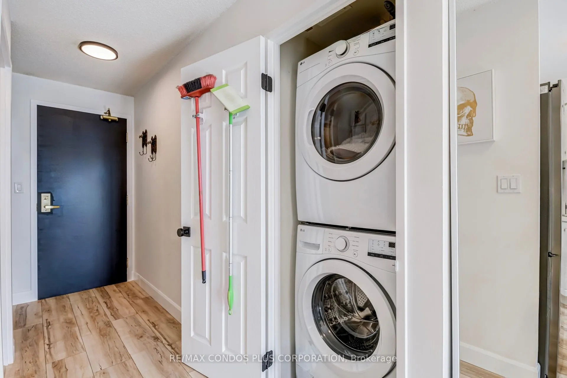 43 Eglinton Avenue E #1901