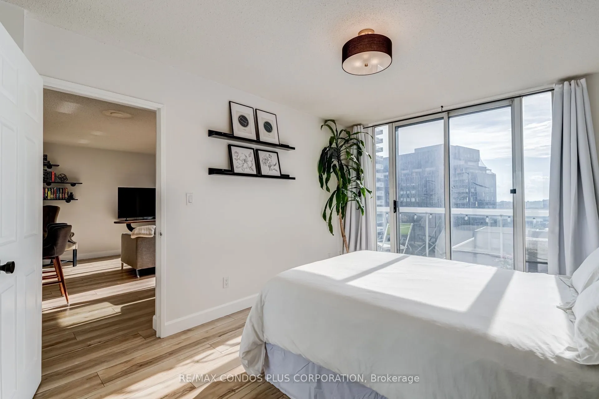 43 Eglinton Avenue E #1901