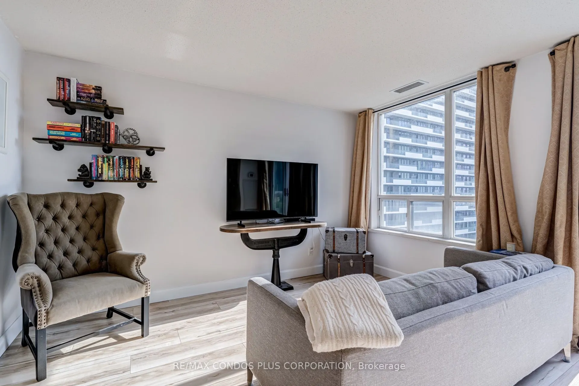 43 Eglinton Avenue E #1901