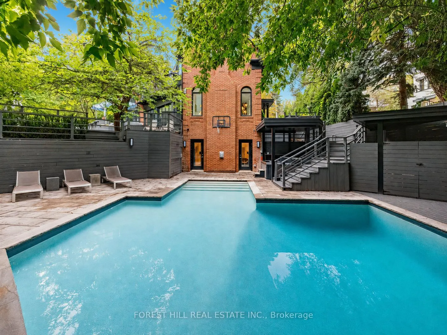55 Strathearn Boulevard