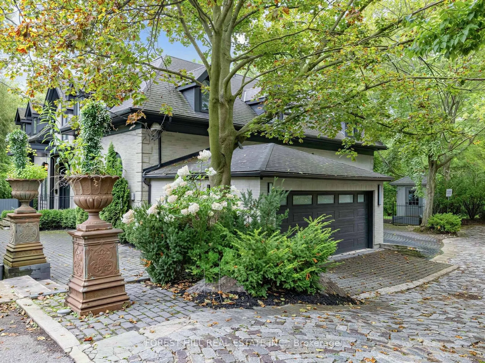 55 Strathearn Boulevard
