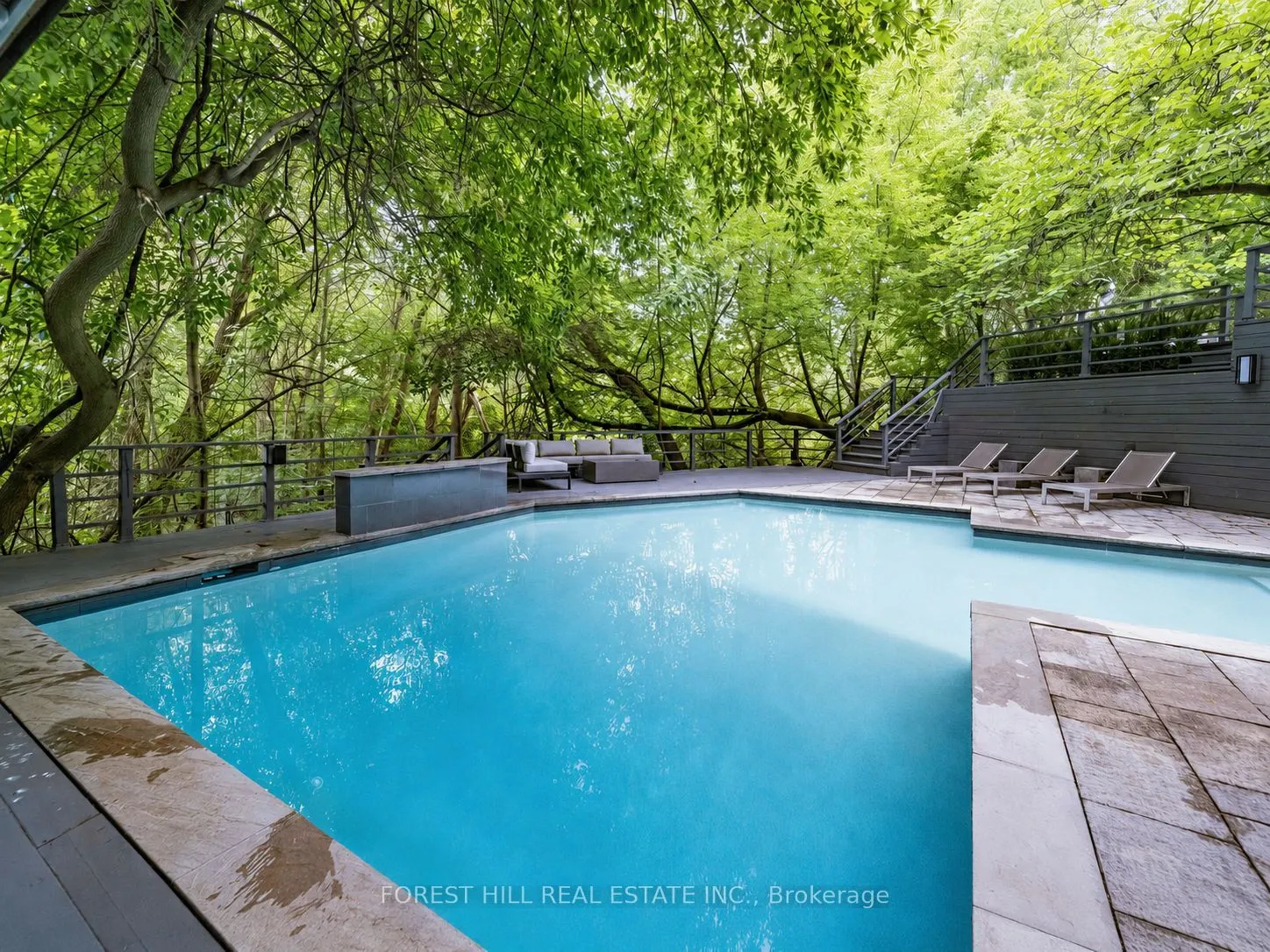 55 Strathearn Boulevard