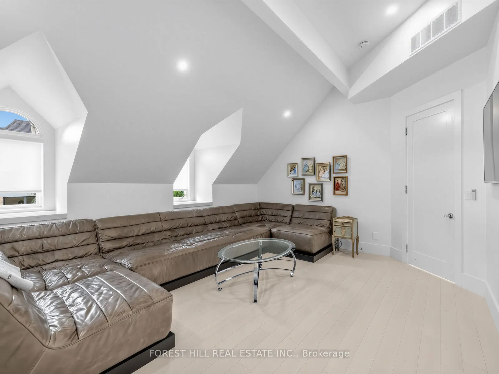 55 Strathearn Boulevard