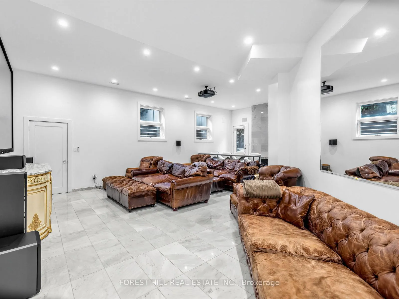 55 Strathearn Boulevard