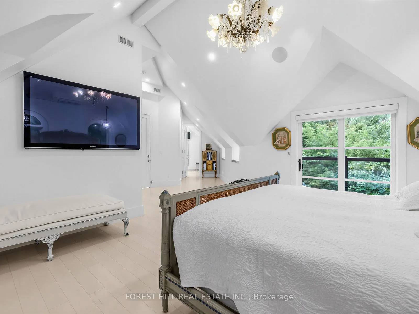 55 Strathearn Boulevard