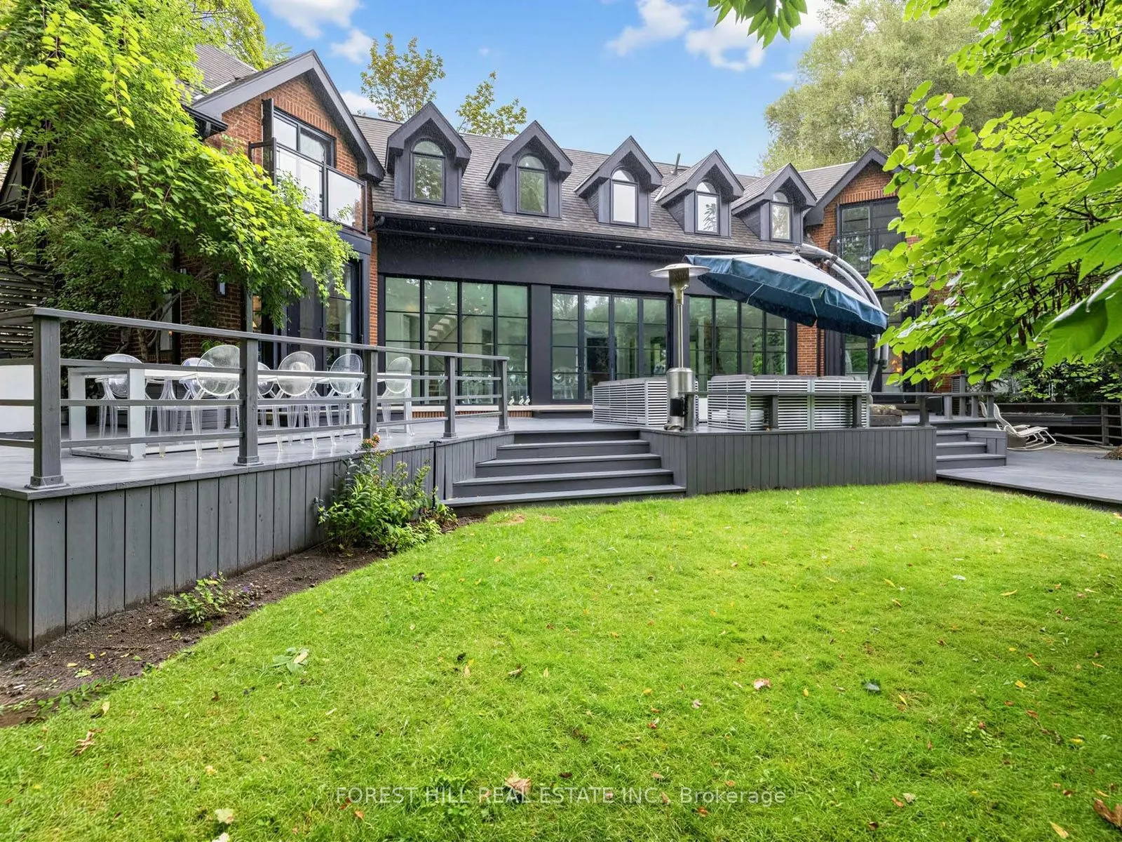55 Strathearn Boulevard