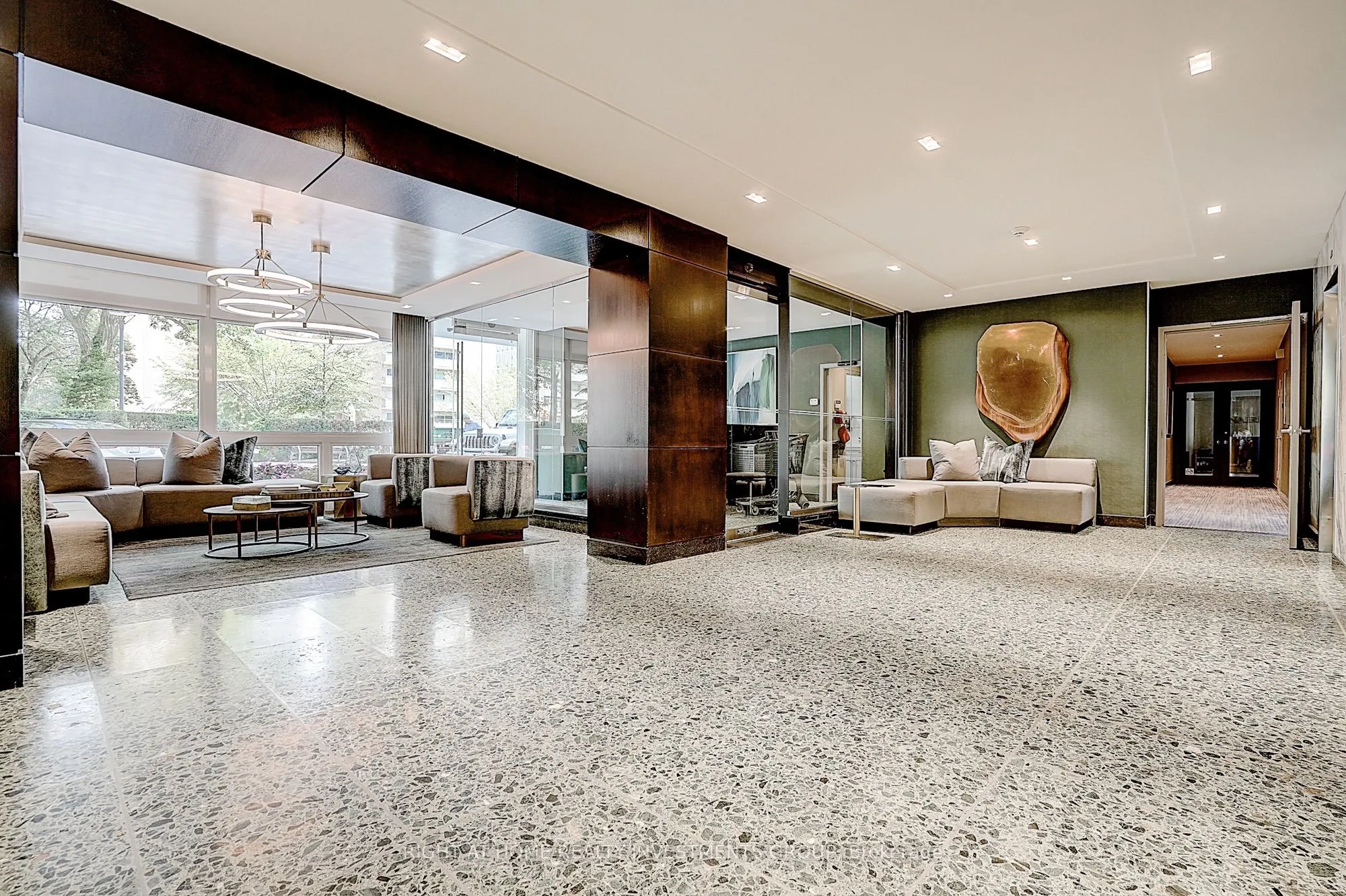 500 Avenue Road #102