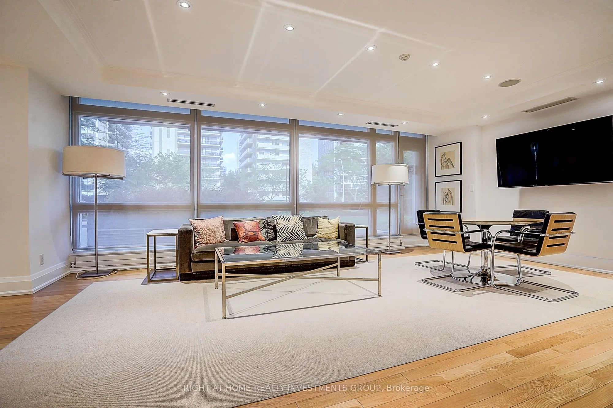 500 Avenue Road #102