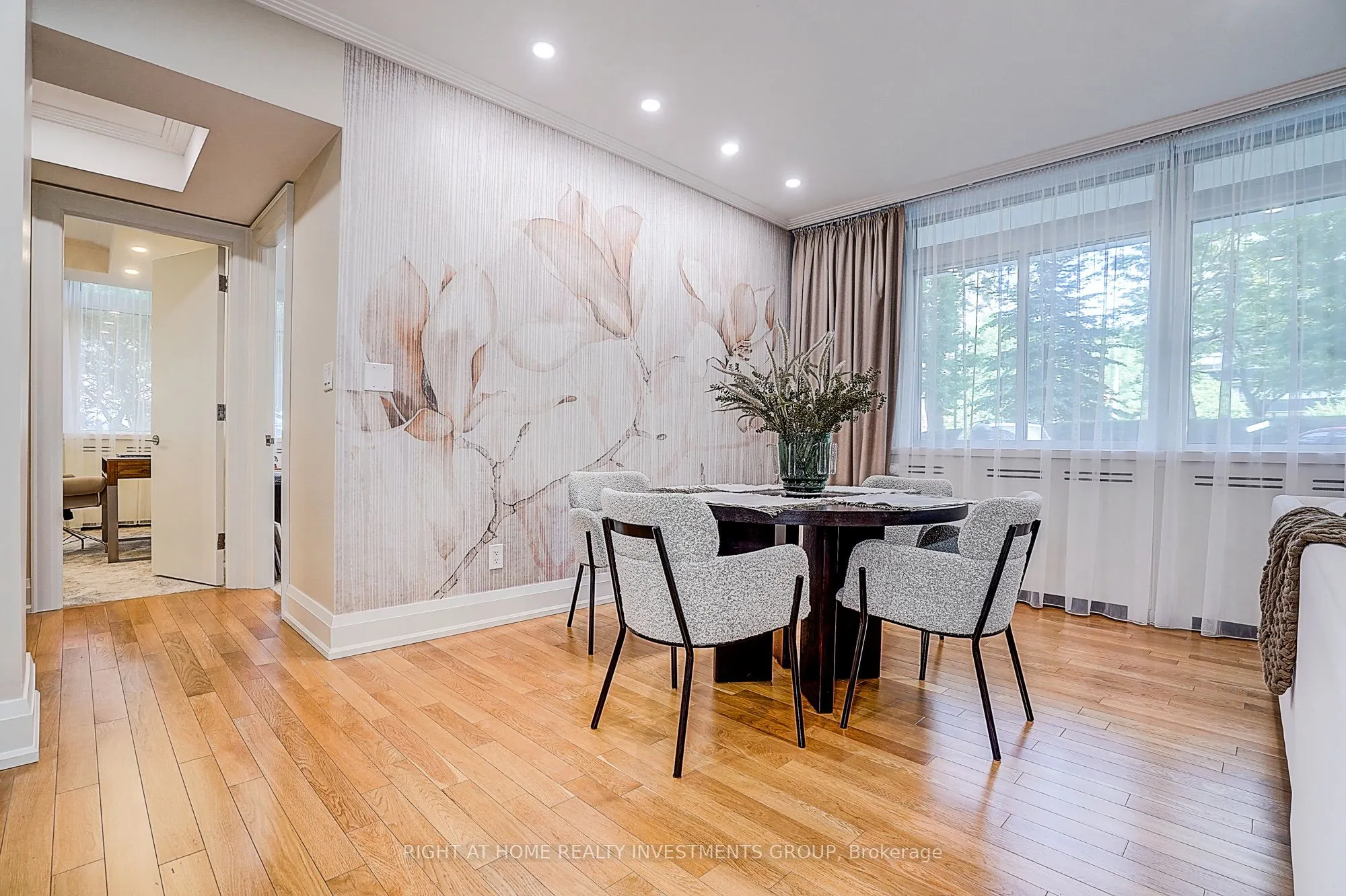500 Avenue Road #102