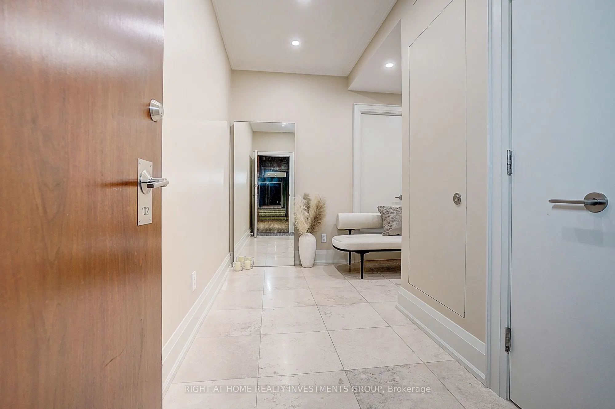 500 Avenue Road #102