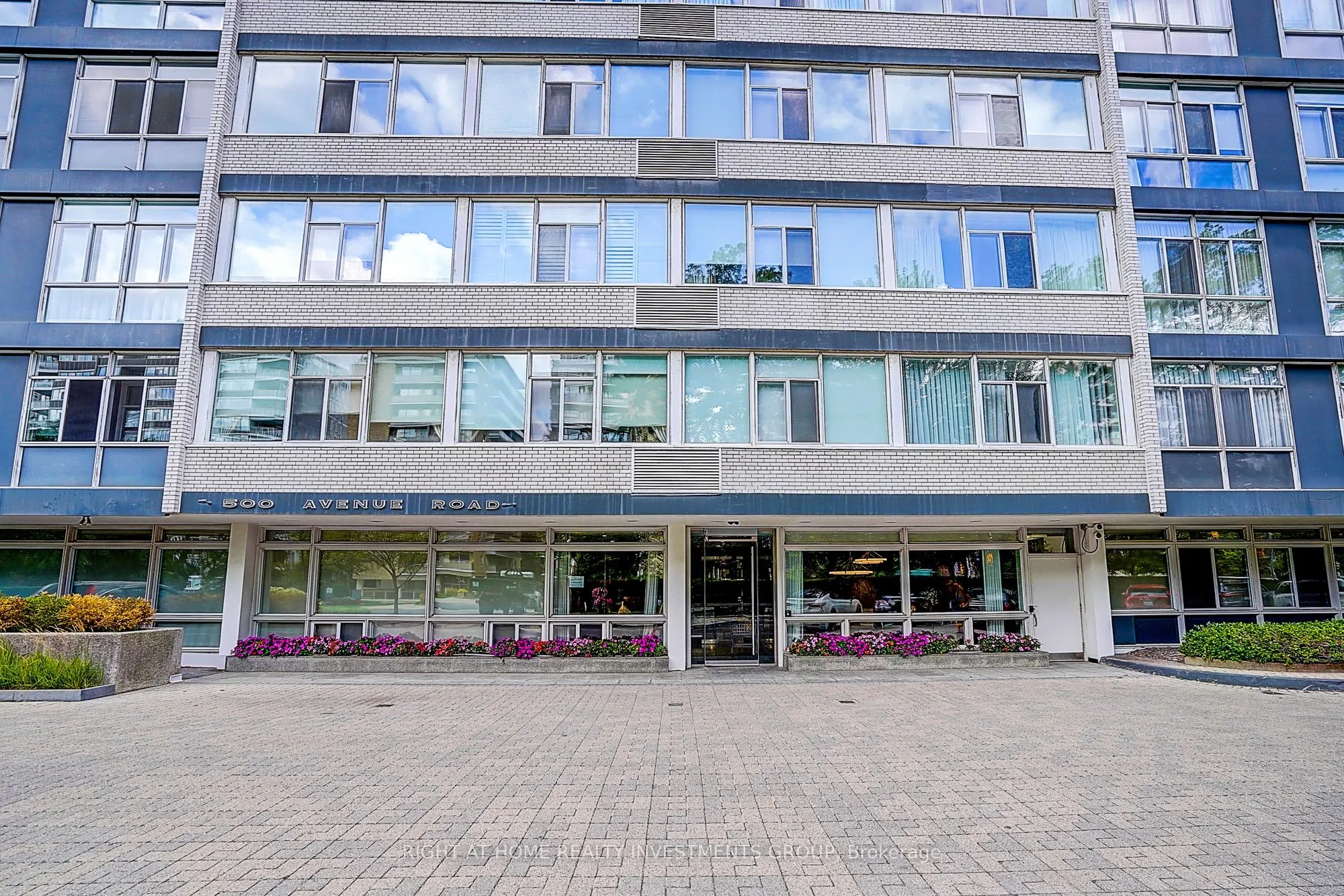 500 Avenue Road #102