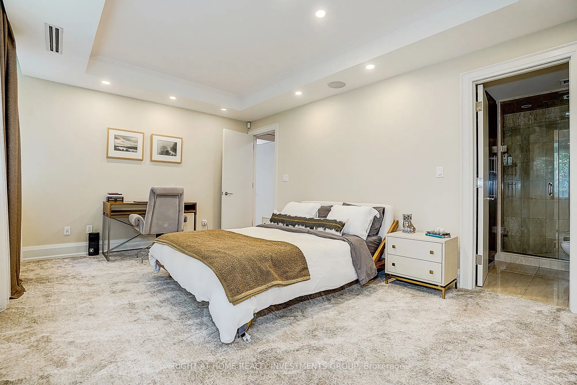 500 Avenue Road #102