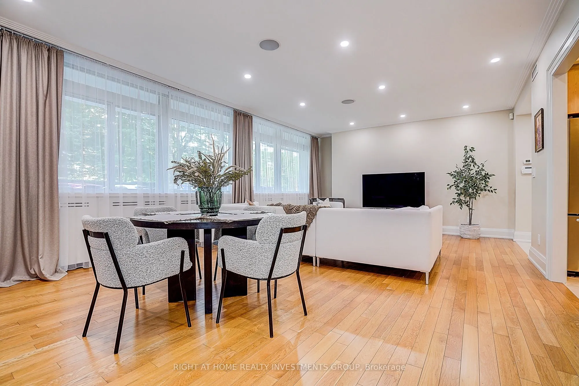 500 Avenue Road #102
