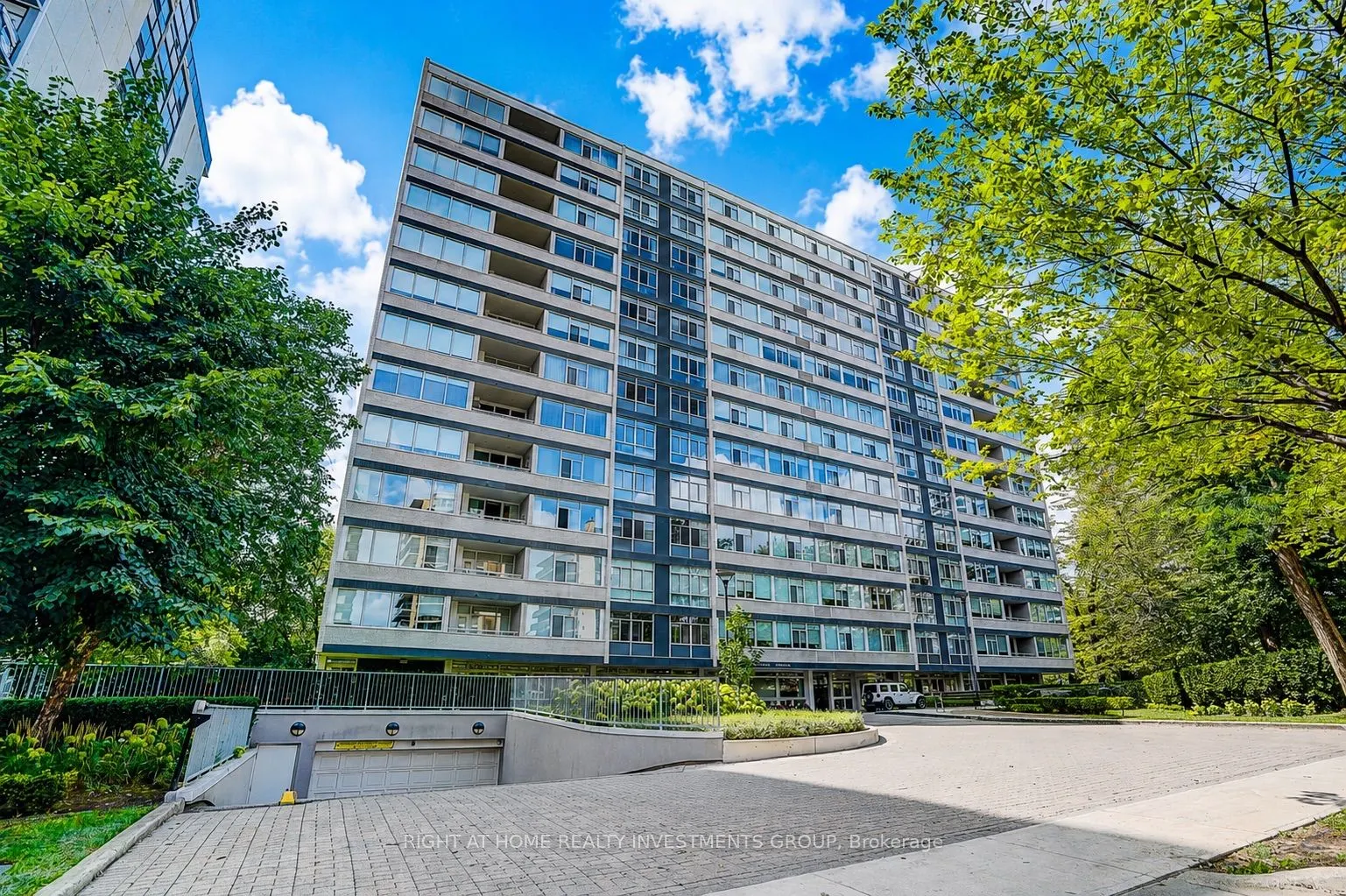500 Avenue Road #102
