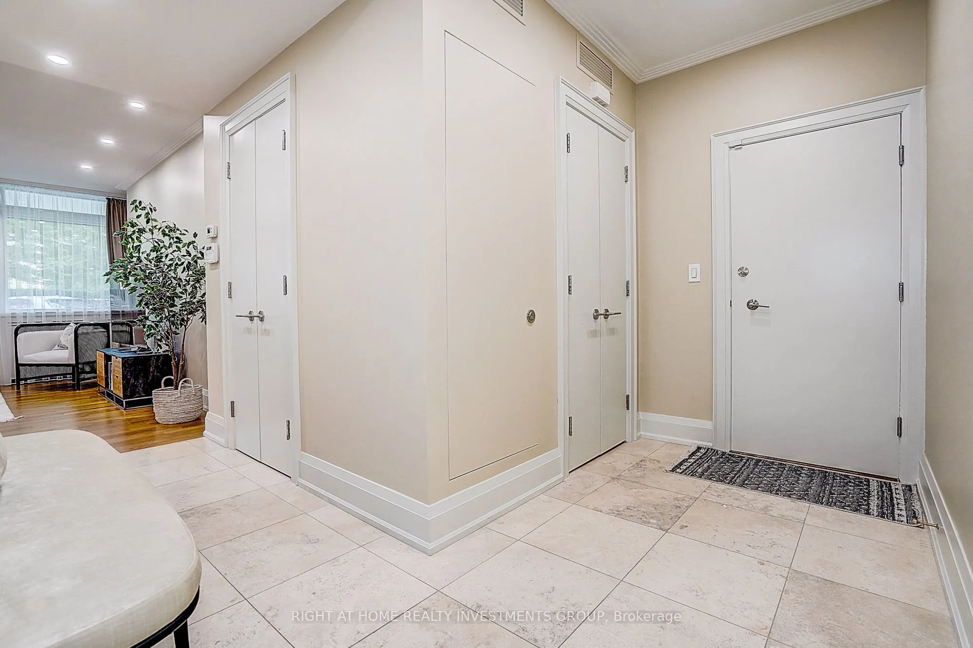 500 Avenue Road #102