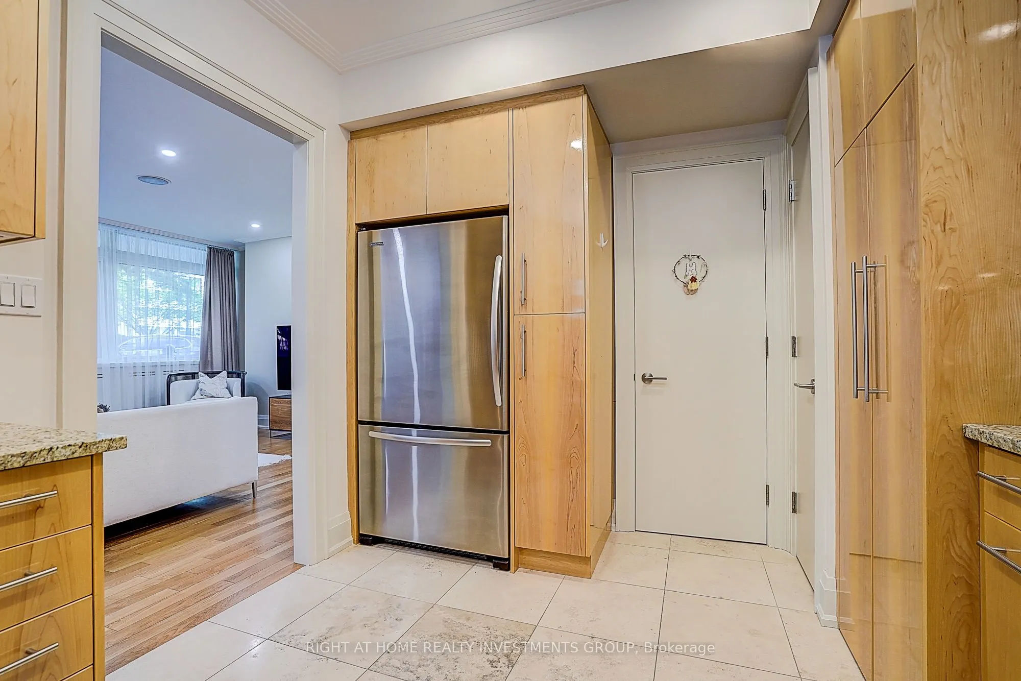 500 Avenue Road #102