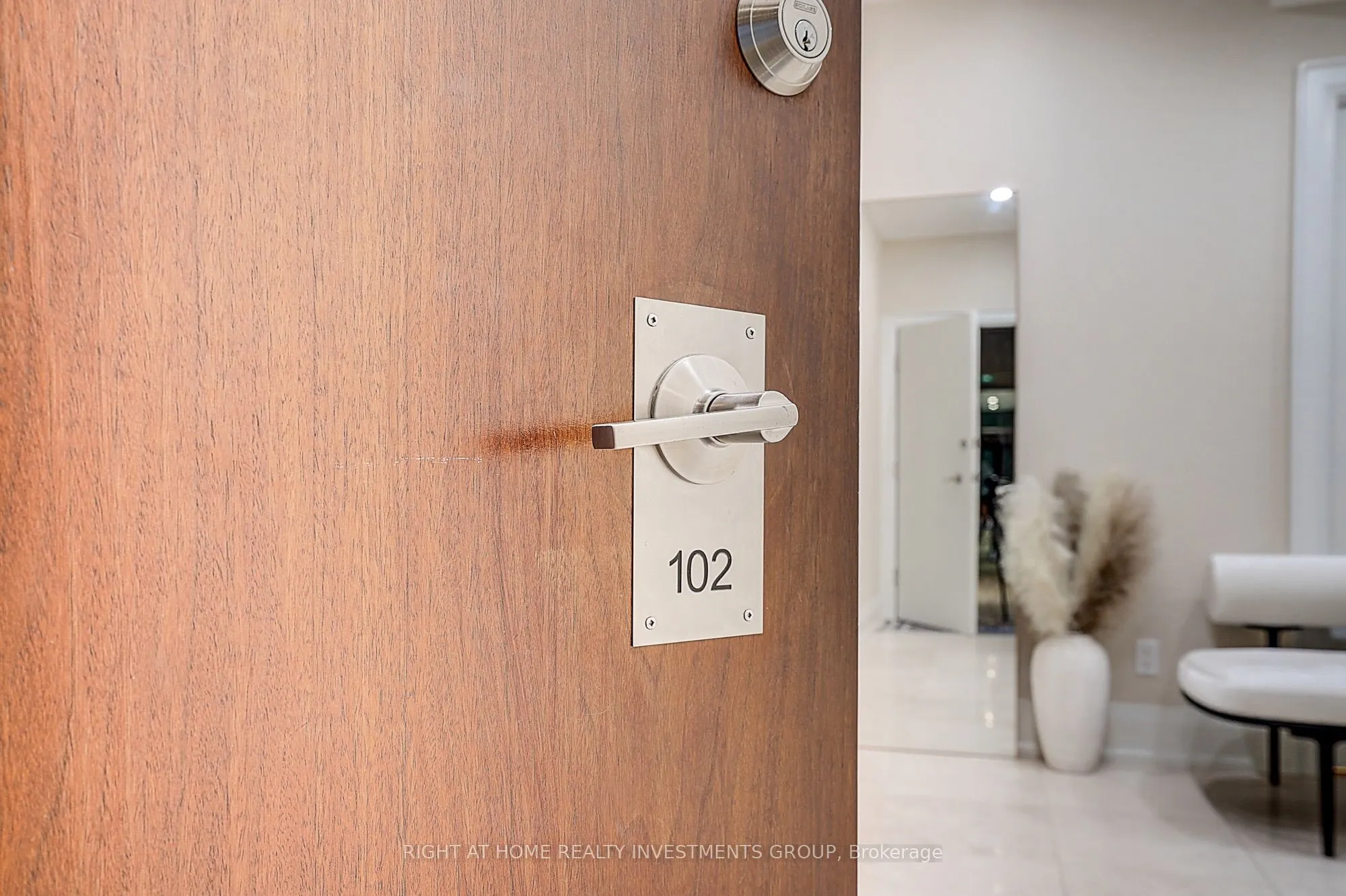 500 Avenue Road #102