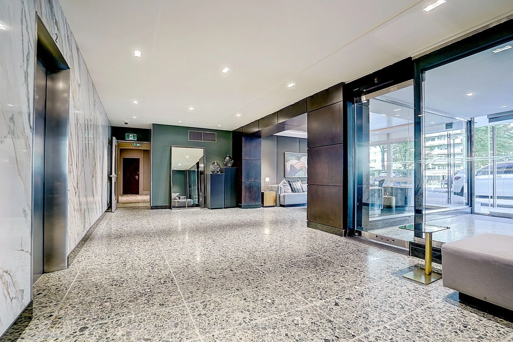 500 Avenue Road #102