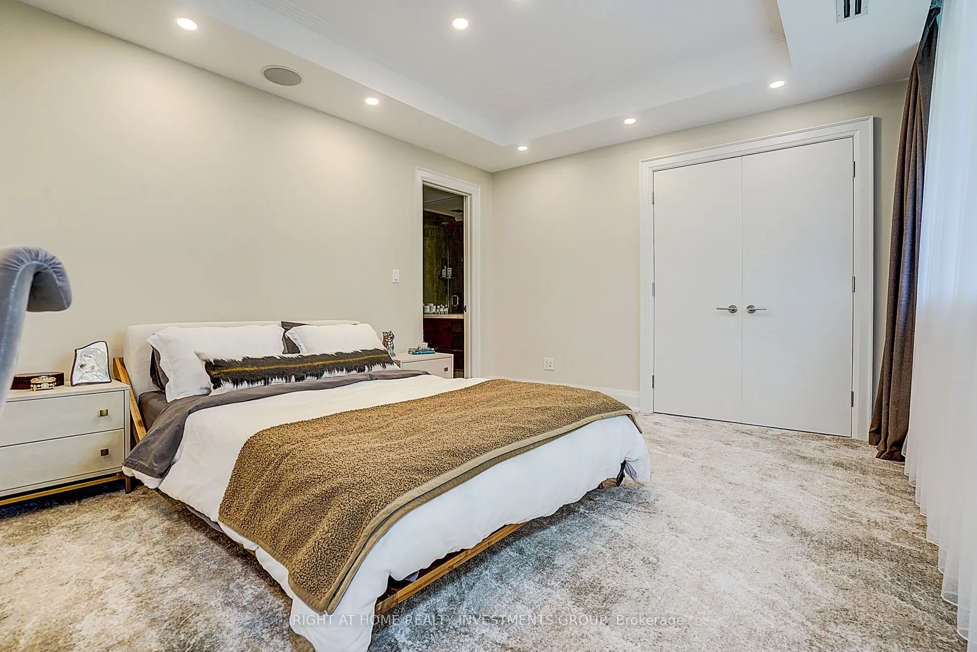 500 Avenue Road #102