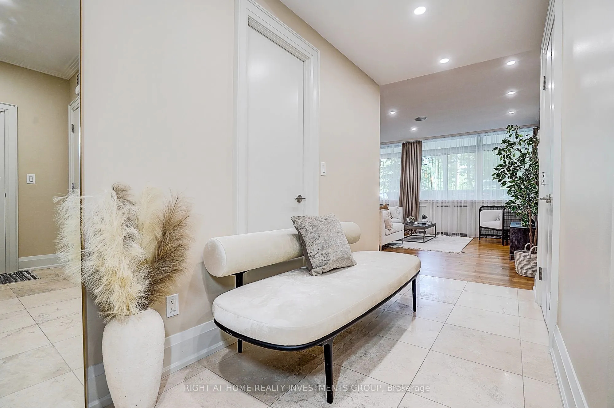 500 Avenue Road #102