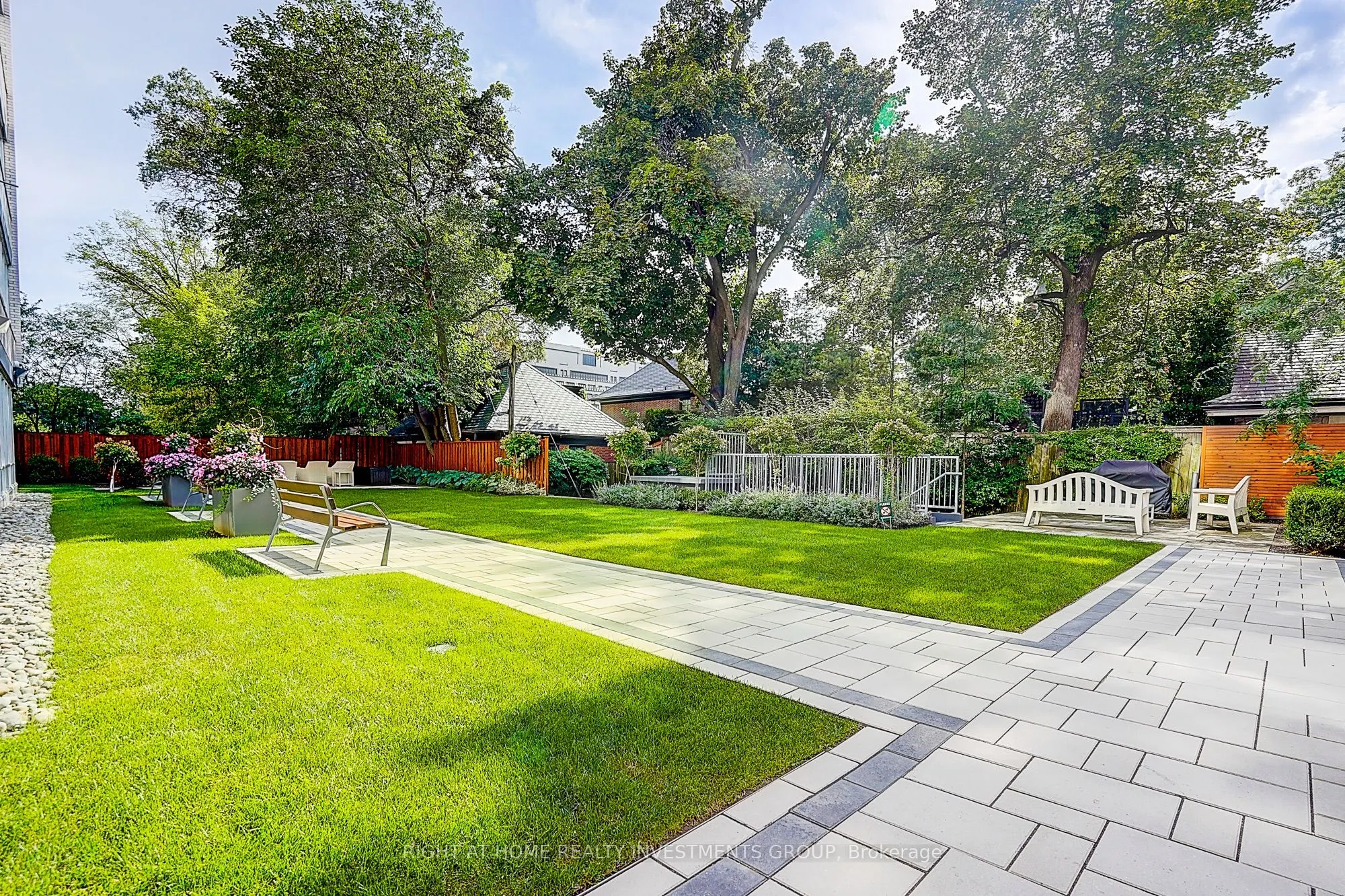 500 Avenue Road #102