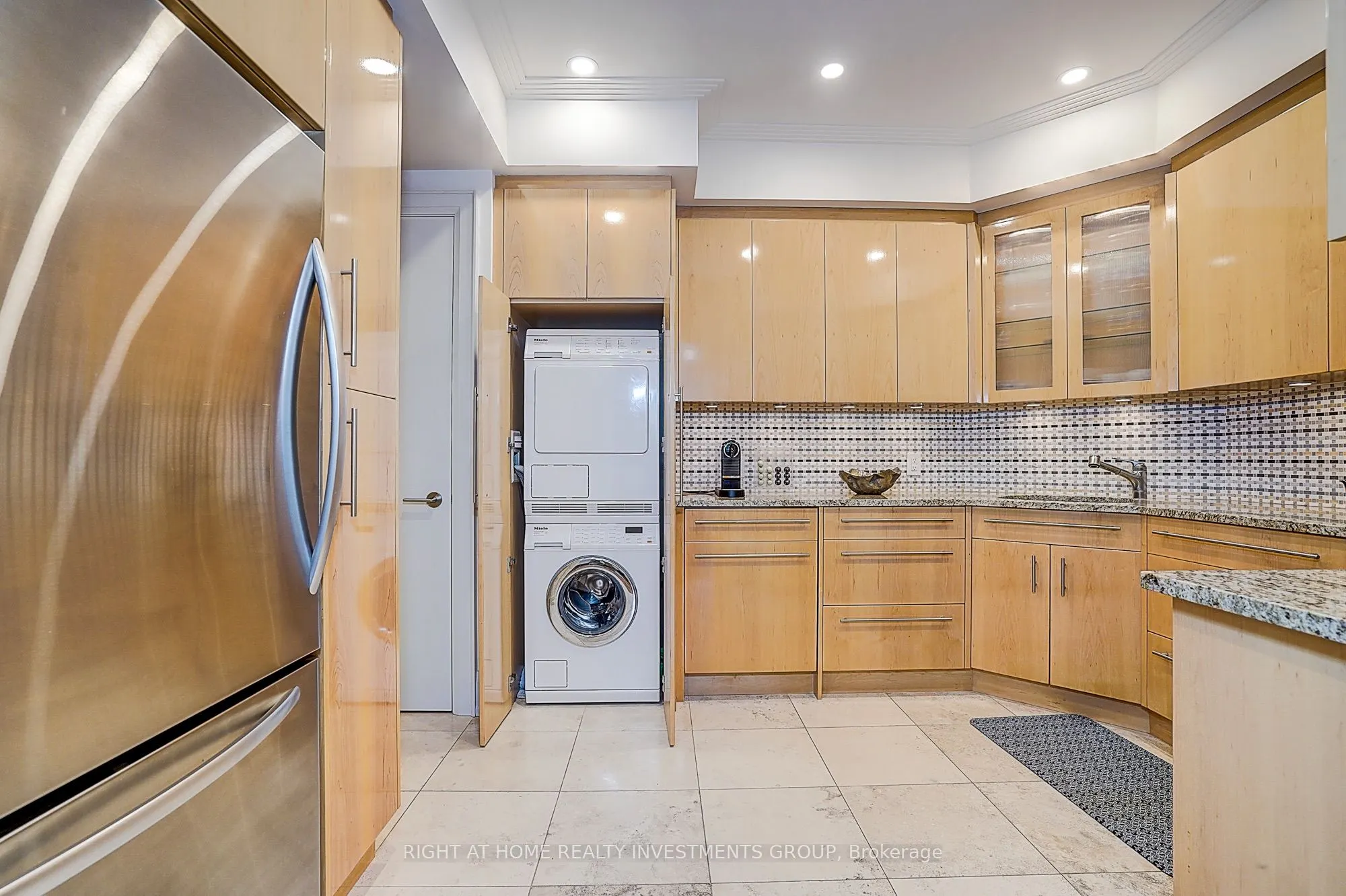 500 Avenue Road #102
