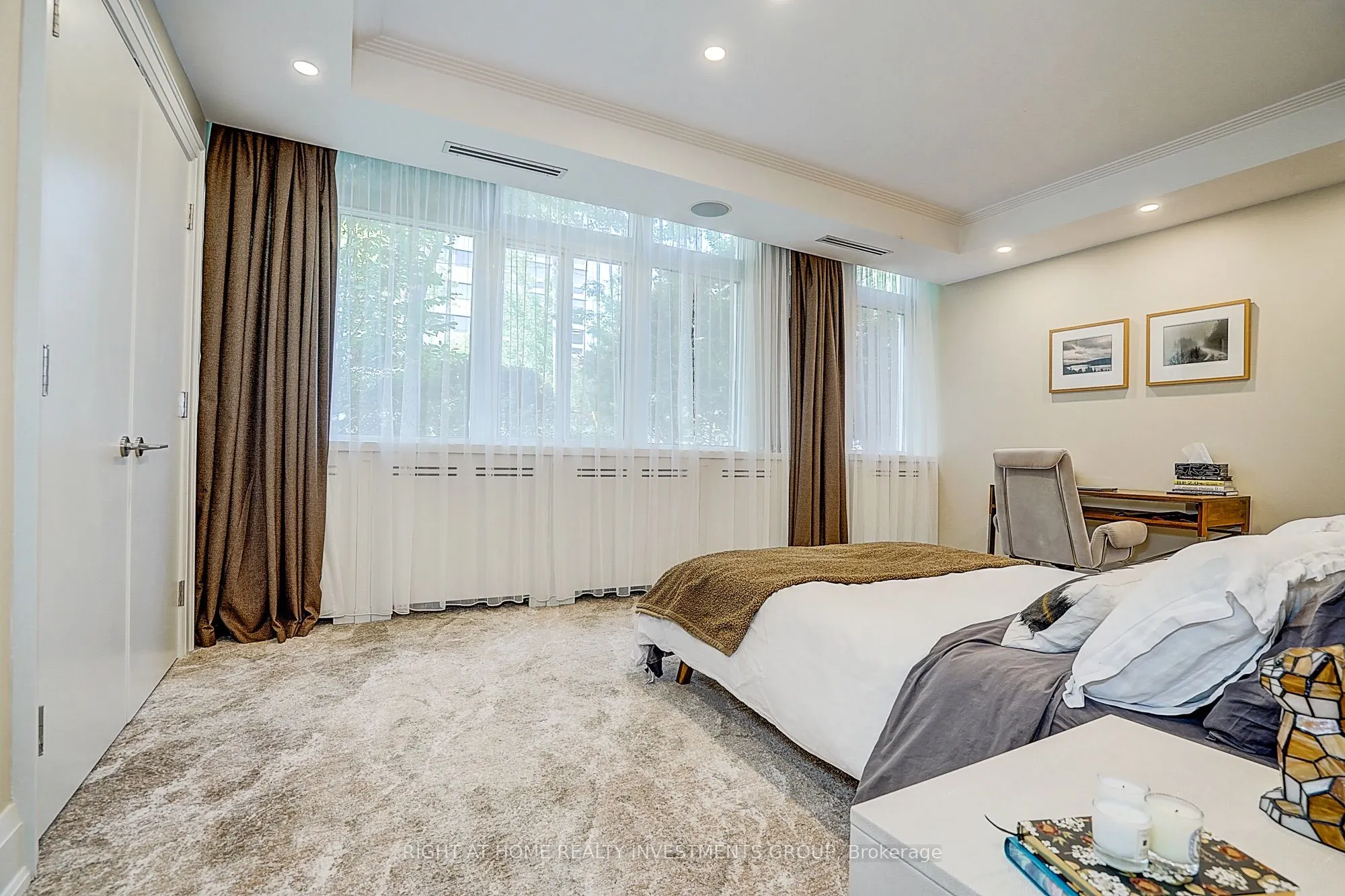500 Avenue Road #102