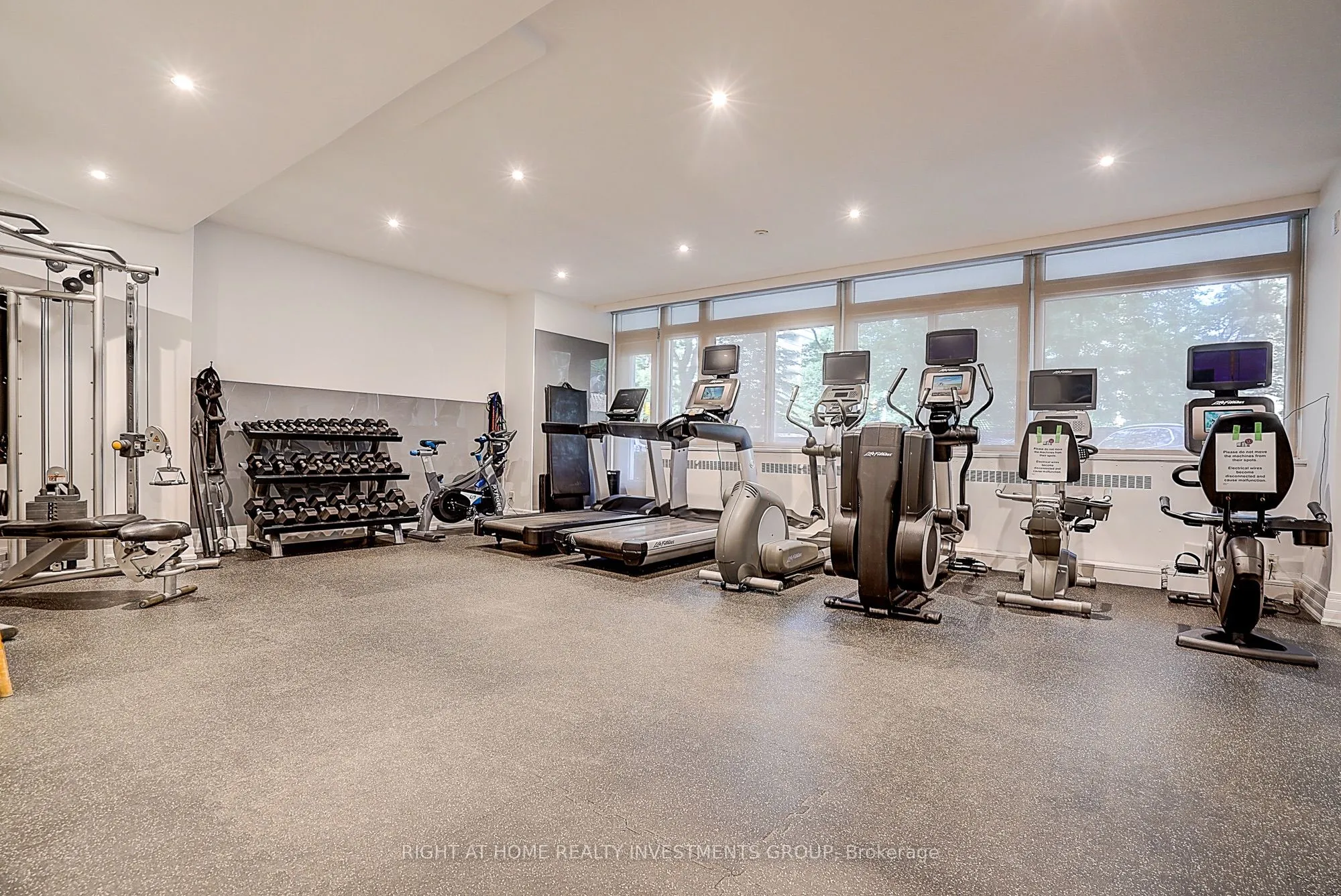 500 Avenue Road #102