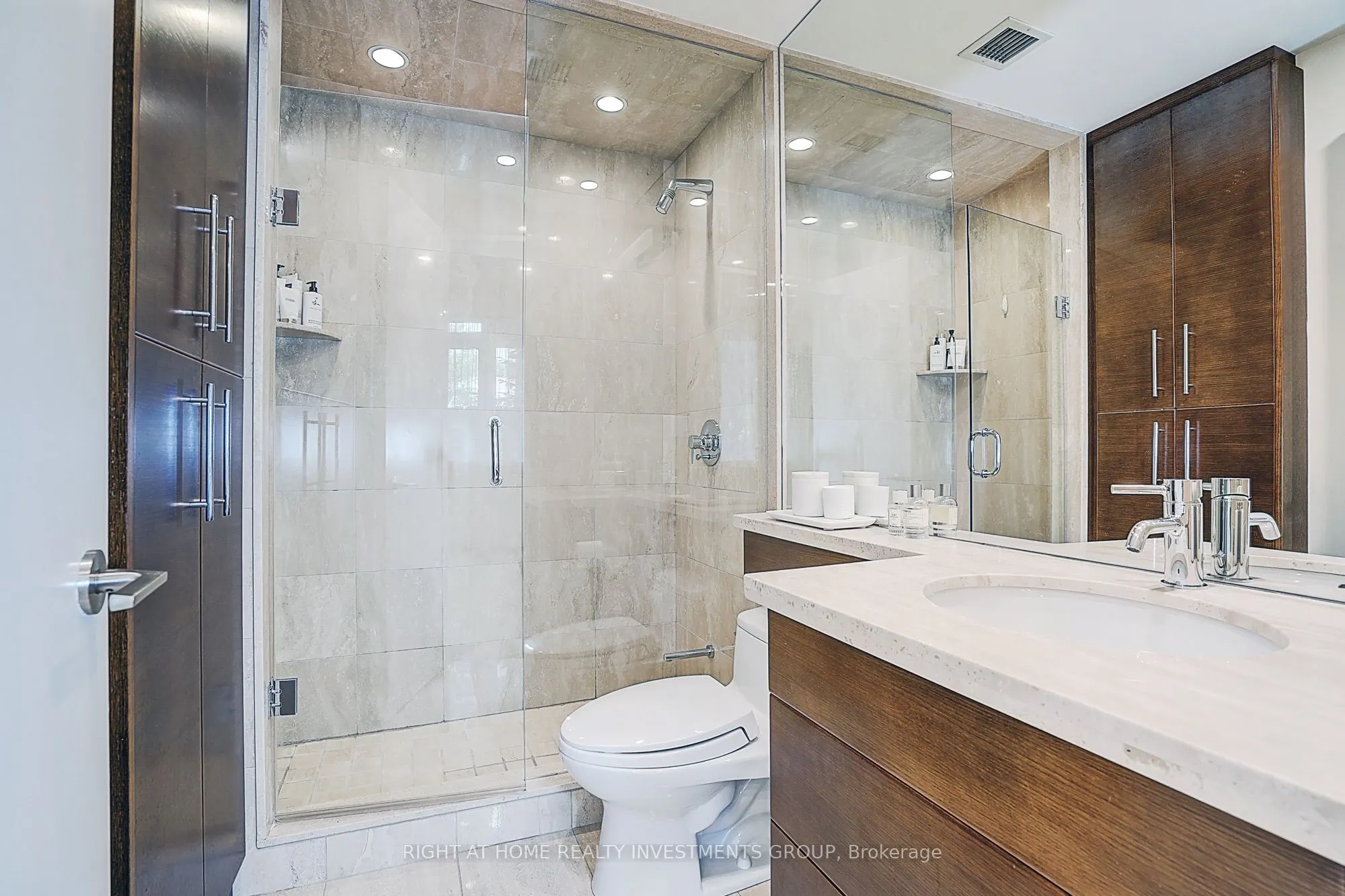 500 Avenue Road #102