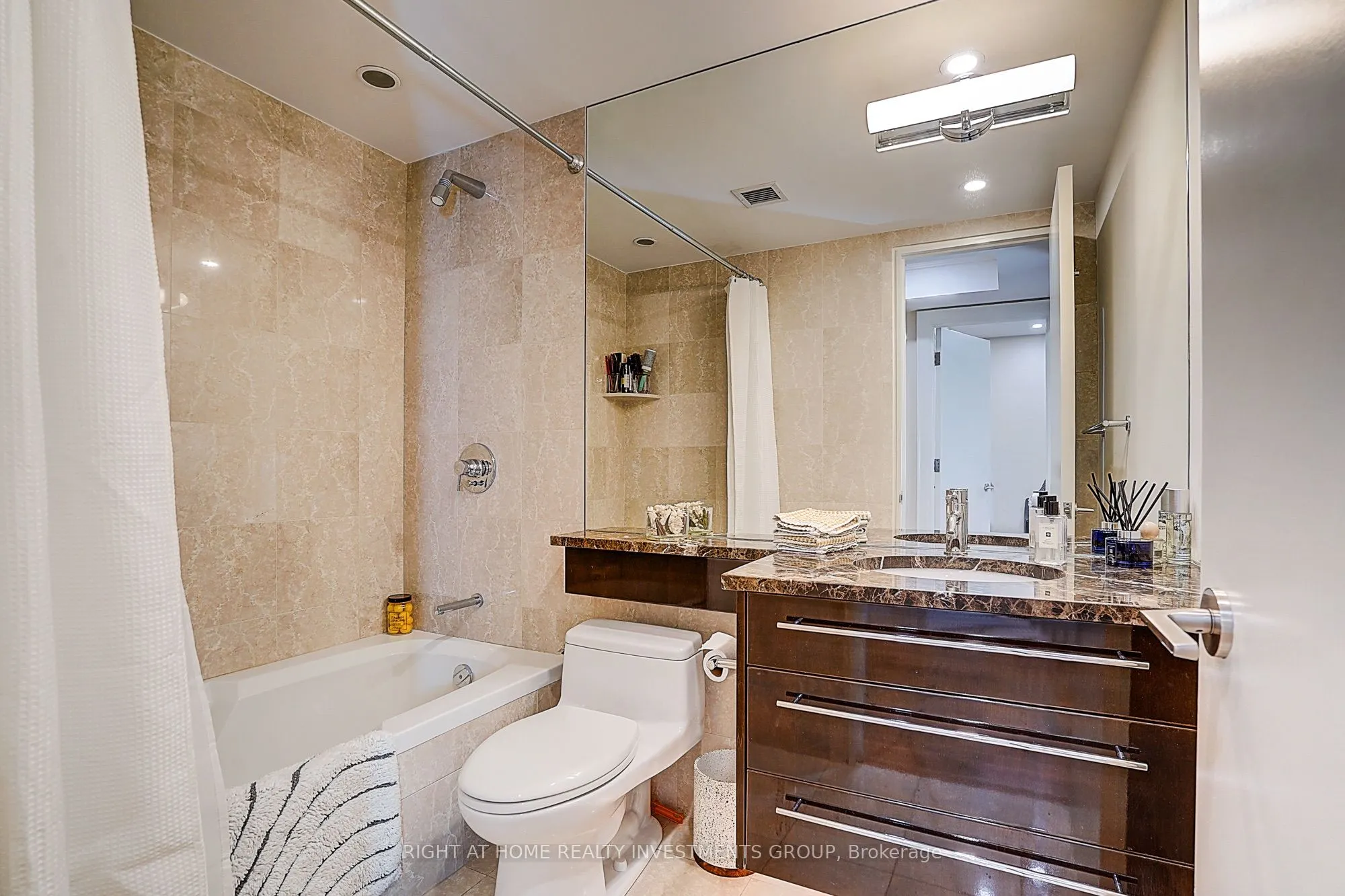 500 Avenue Road #102