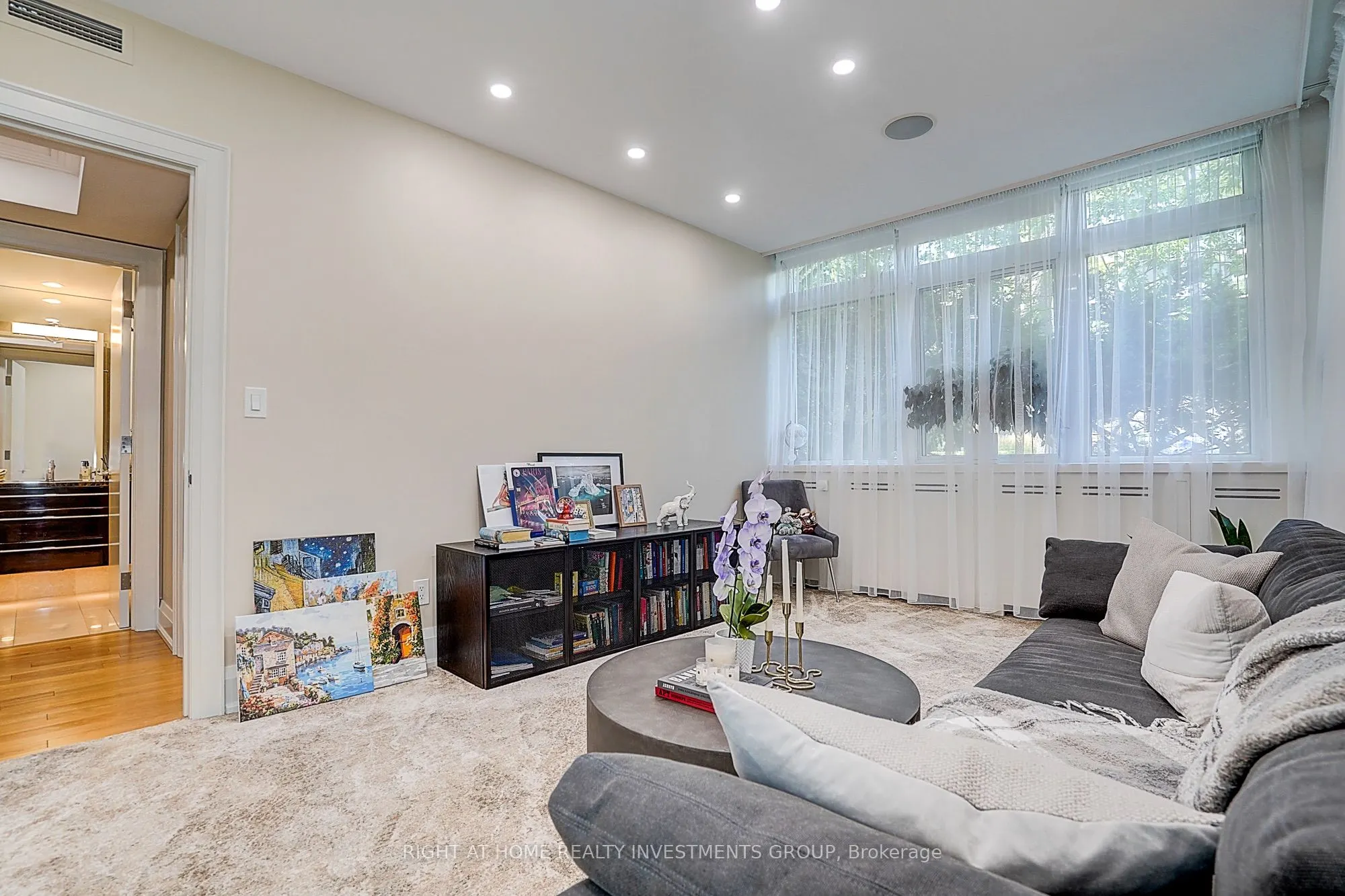 500 Avenue Road #102