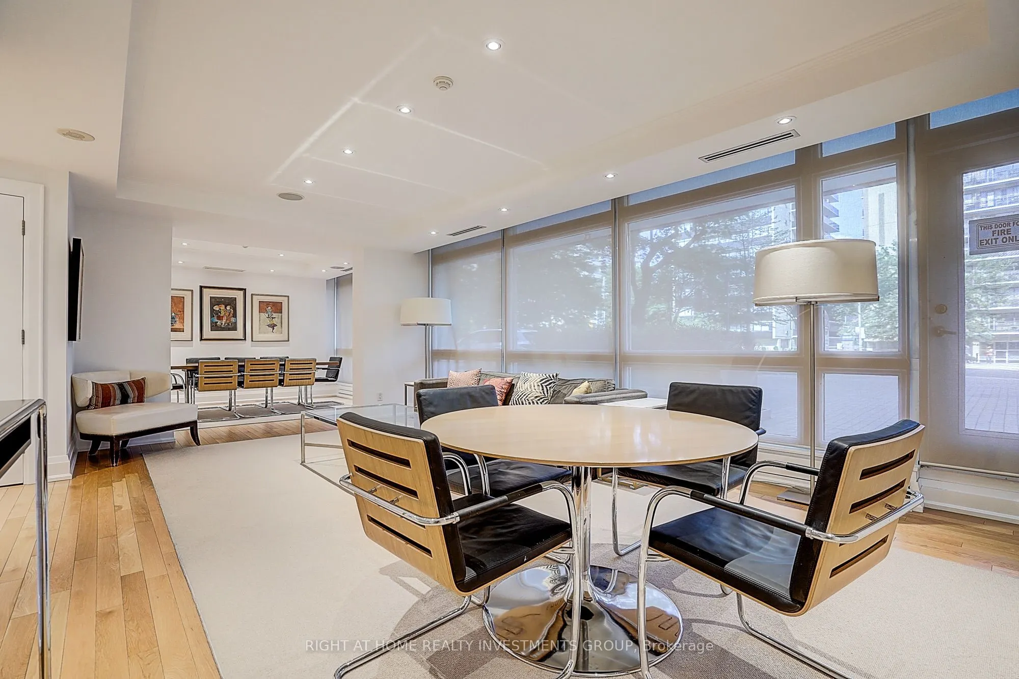 500 Avenue Road #102