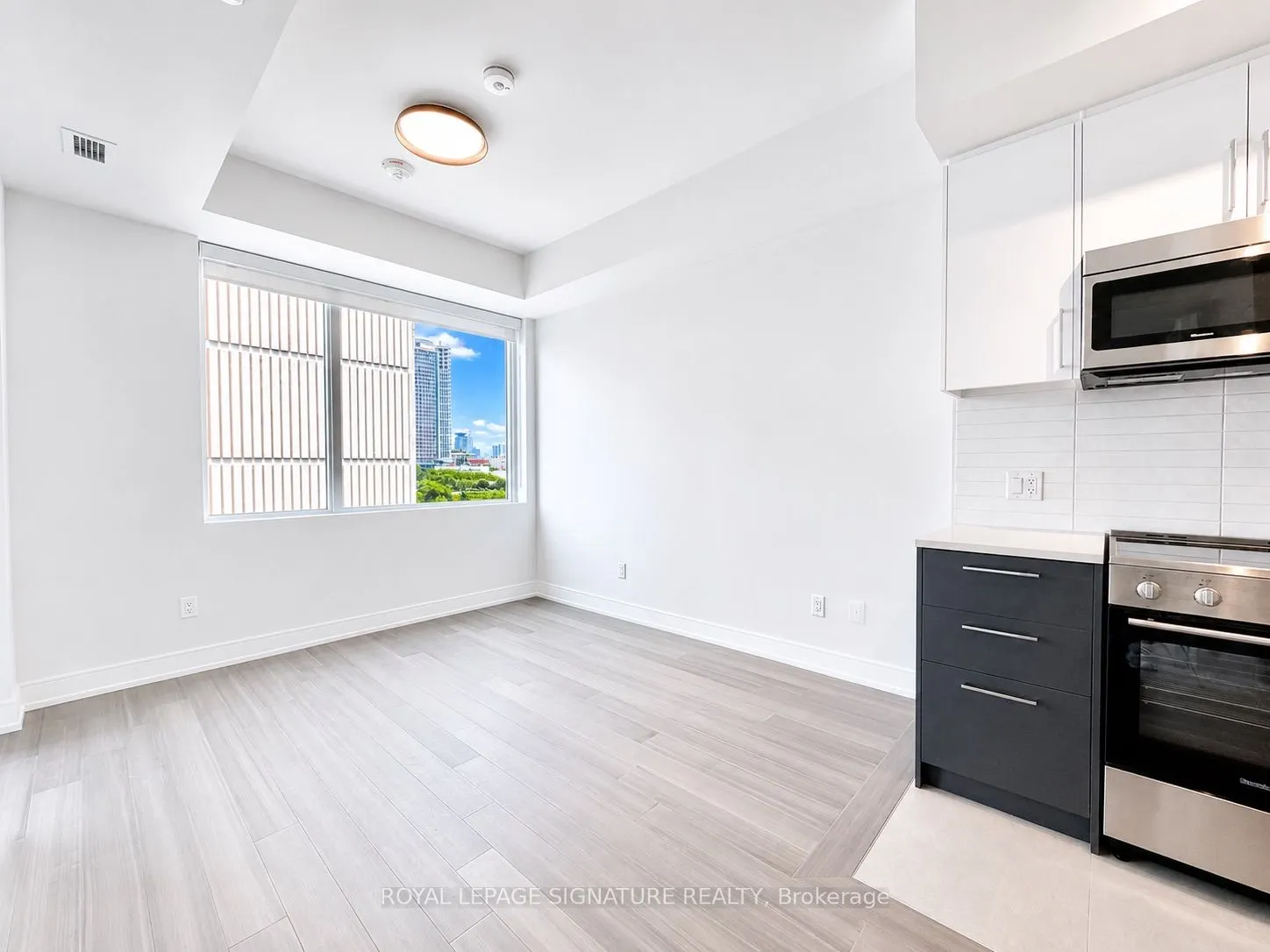 664 Spadina Avenue #404