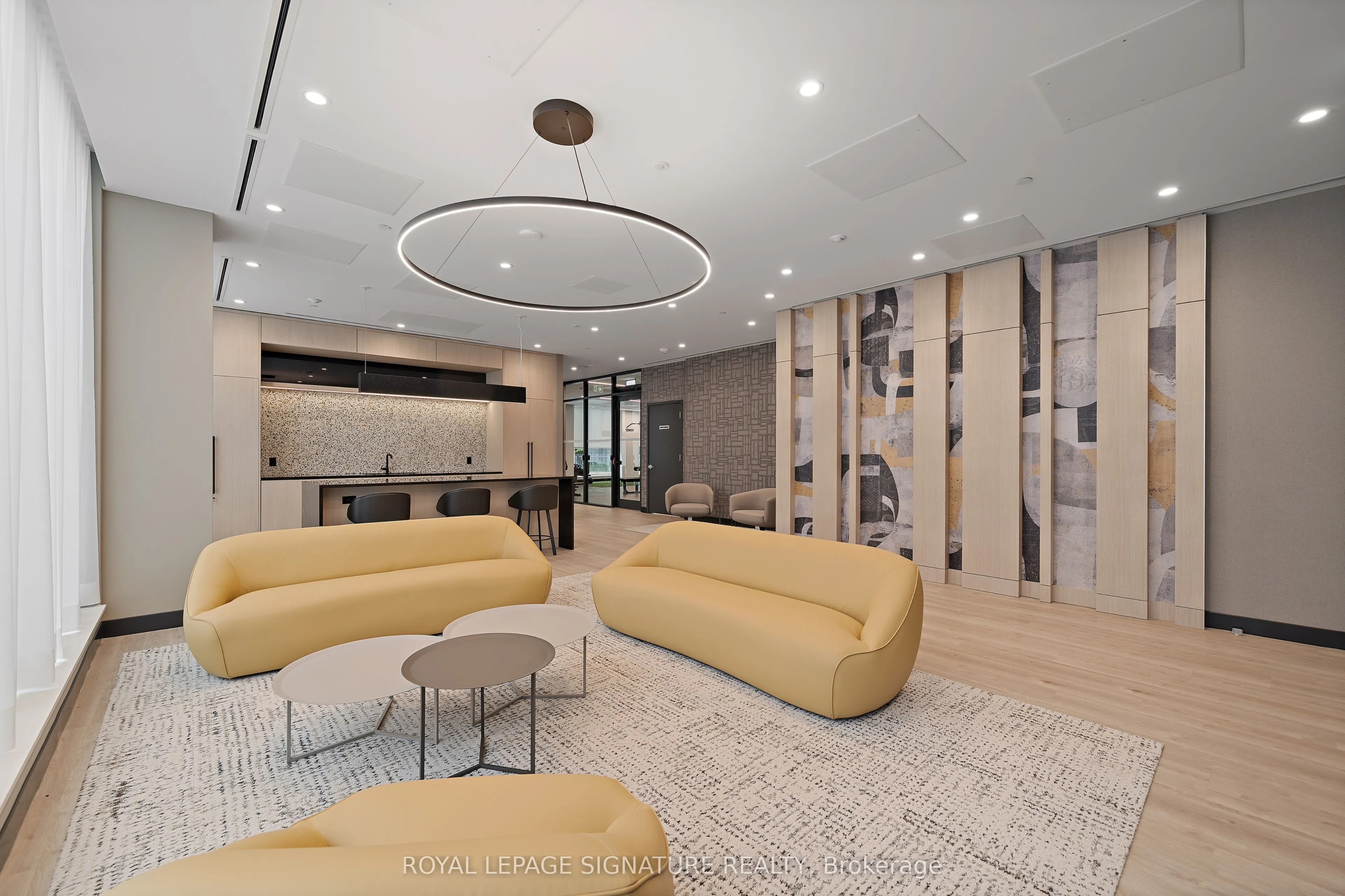 664 Spadina Avenue #404